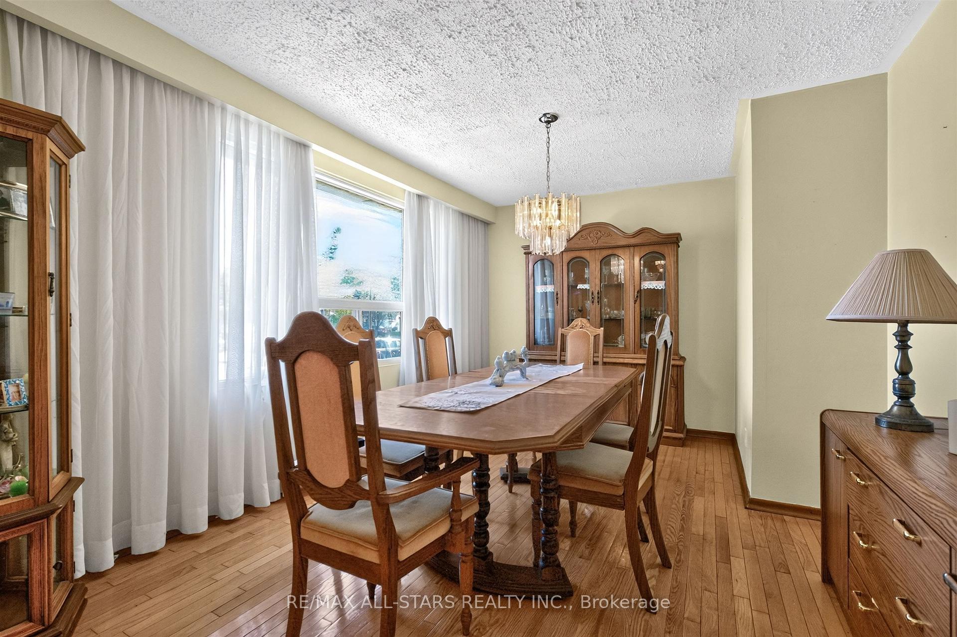 Photo 9 of 12 Adanac Drive, Scarborough, Cliffcrest — HOMEH