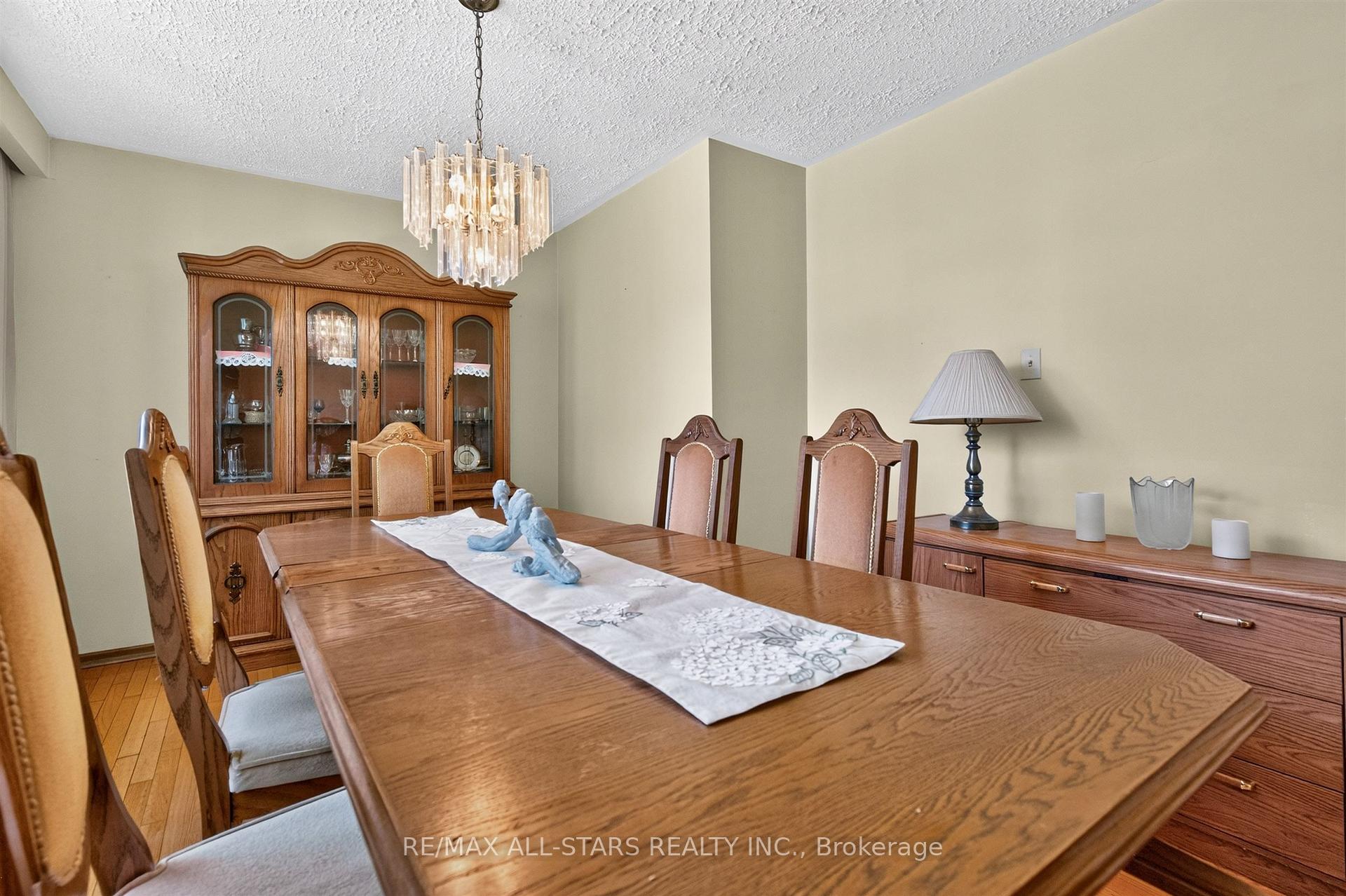 Photo 10 of 12 Adanac Drive, Scarborough, Cliffcrest — HOMEH