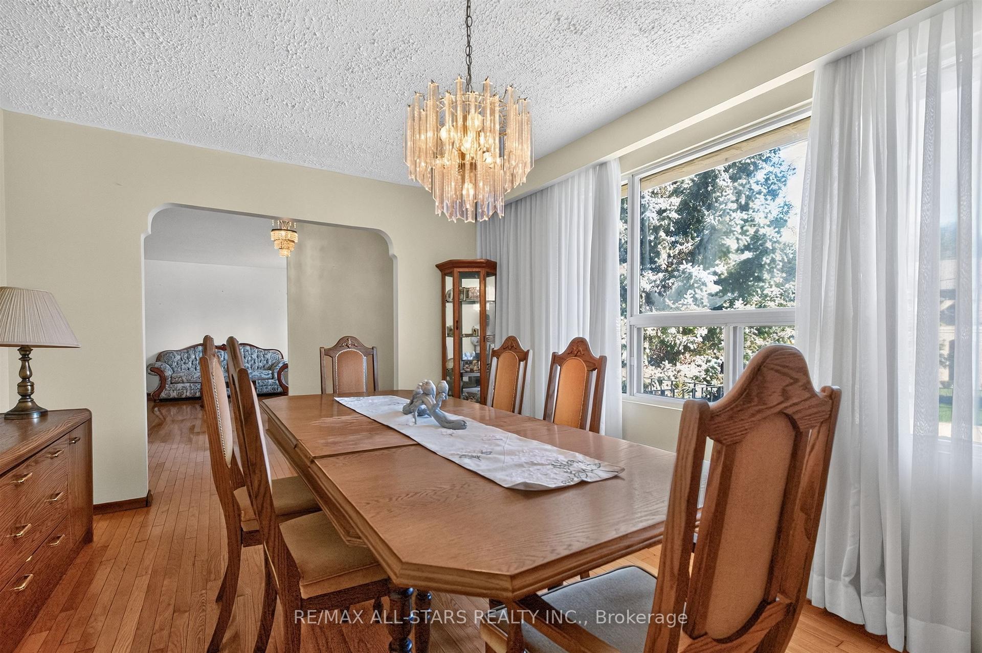 Photo 11 of 12 Adanac Drive, Scarborough, Cliffcrest — HOMEH
