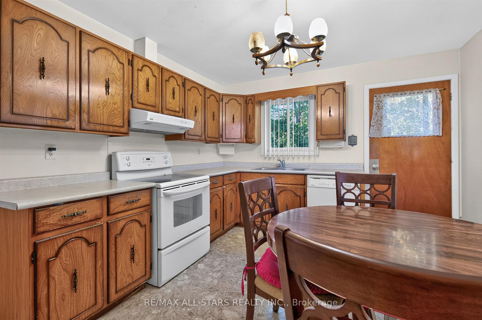 Photo 12 of 12 Adanac Drive, Scarborough, Cliffcrest — HOMEH