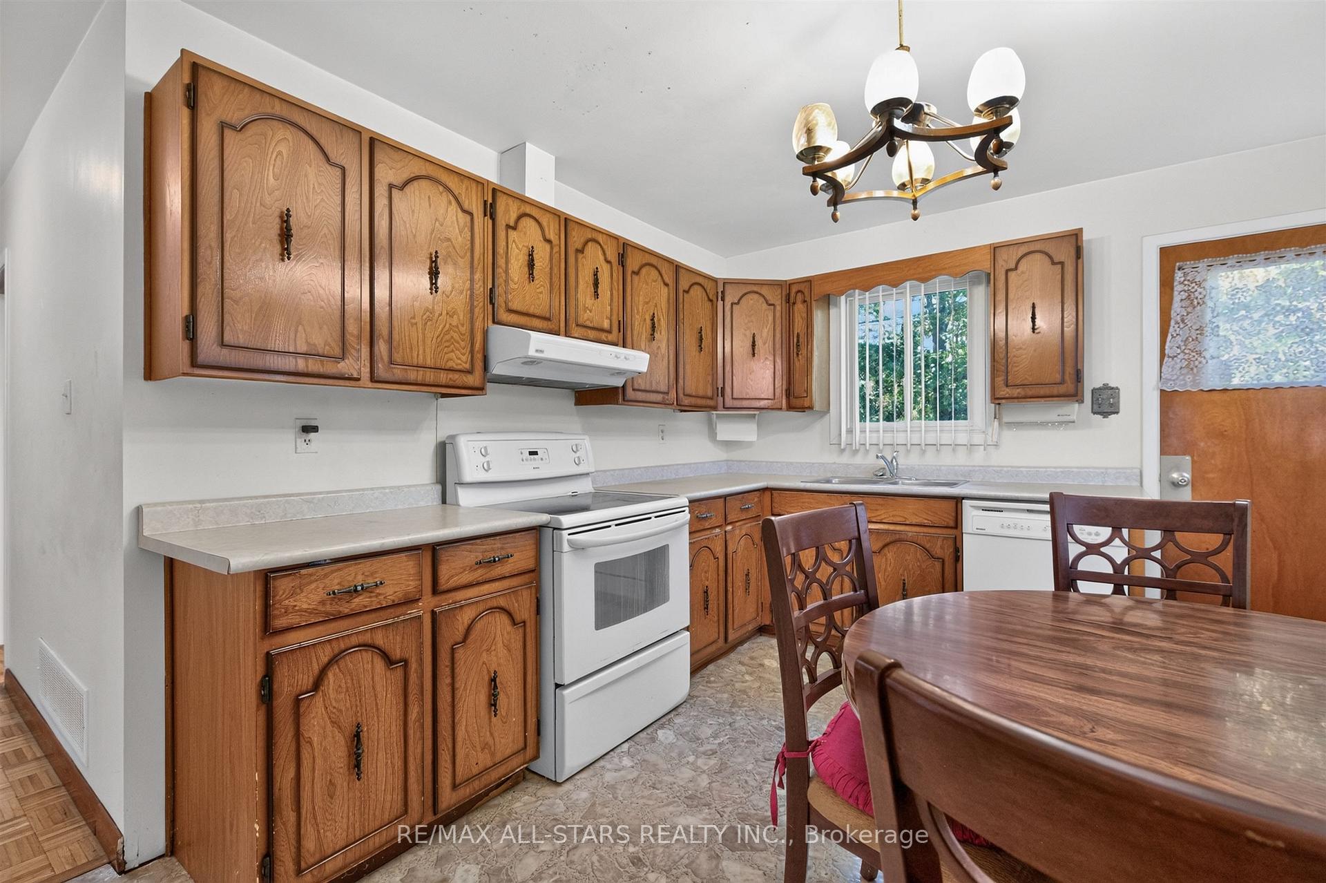 Photo 14 of 12 Adanac Drive, Scarborough, Cliffcrest — HOMEH