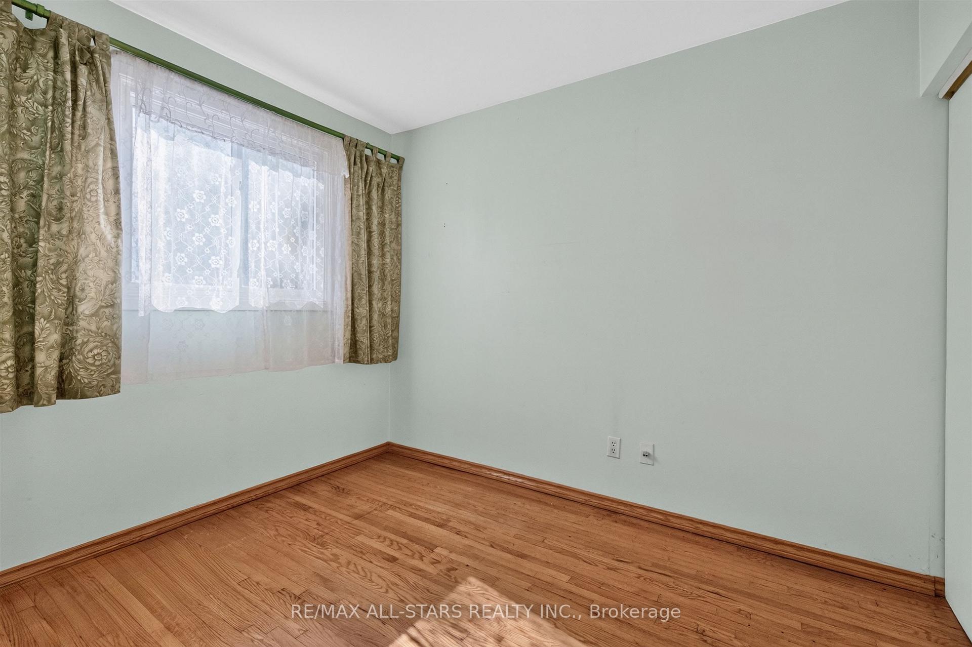 Photo 25 of 12 Adanac Drive, Scarborough, Cliffcrest — HOMEH