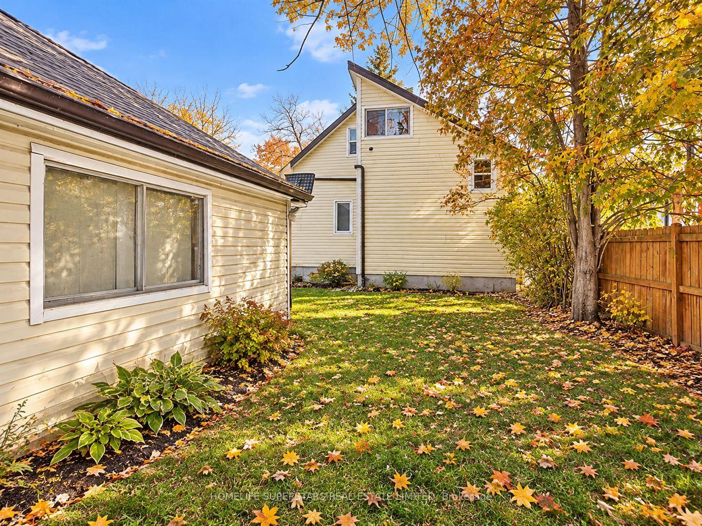 Photo 2 of 17 Manning Street, St. Catharines, E. Chester — HOMEH