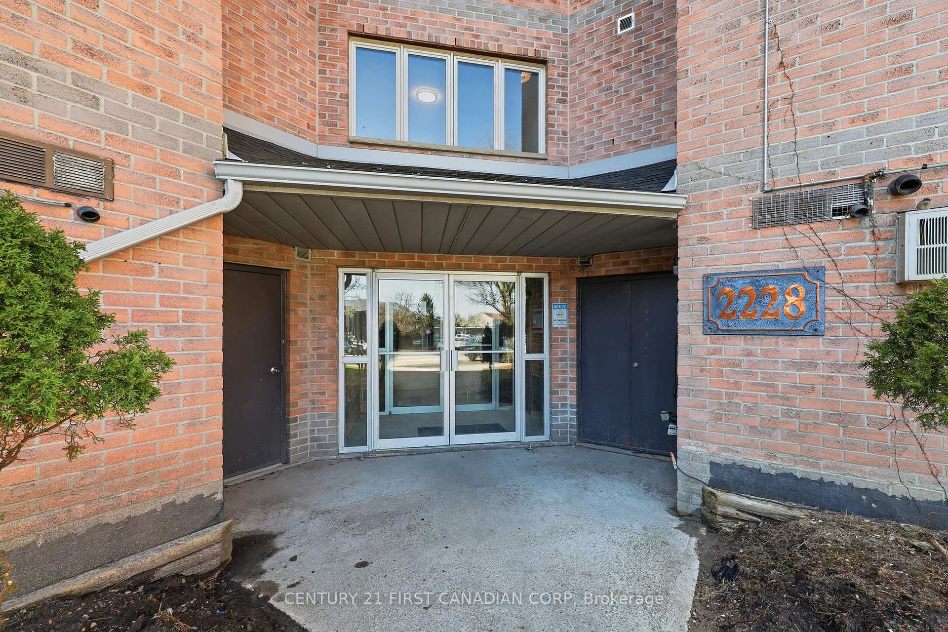 Photo of Unit 201, 2228 Trafalgar Street
