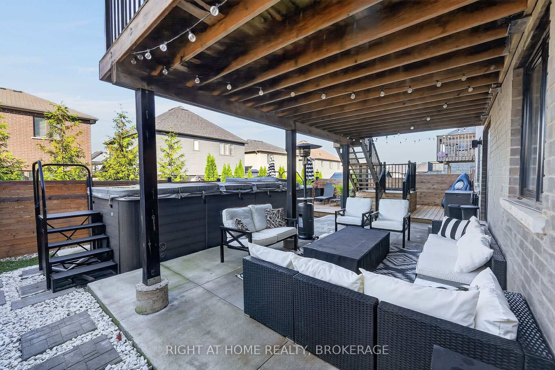 Photo 47 of 4069 Brock Street N, Lincoln, Beamsville — HOMEH