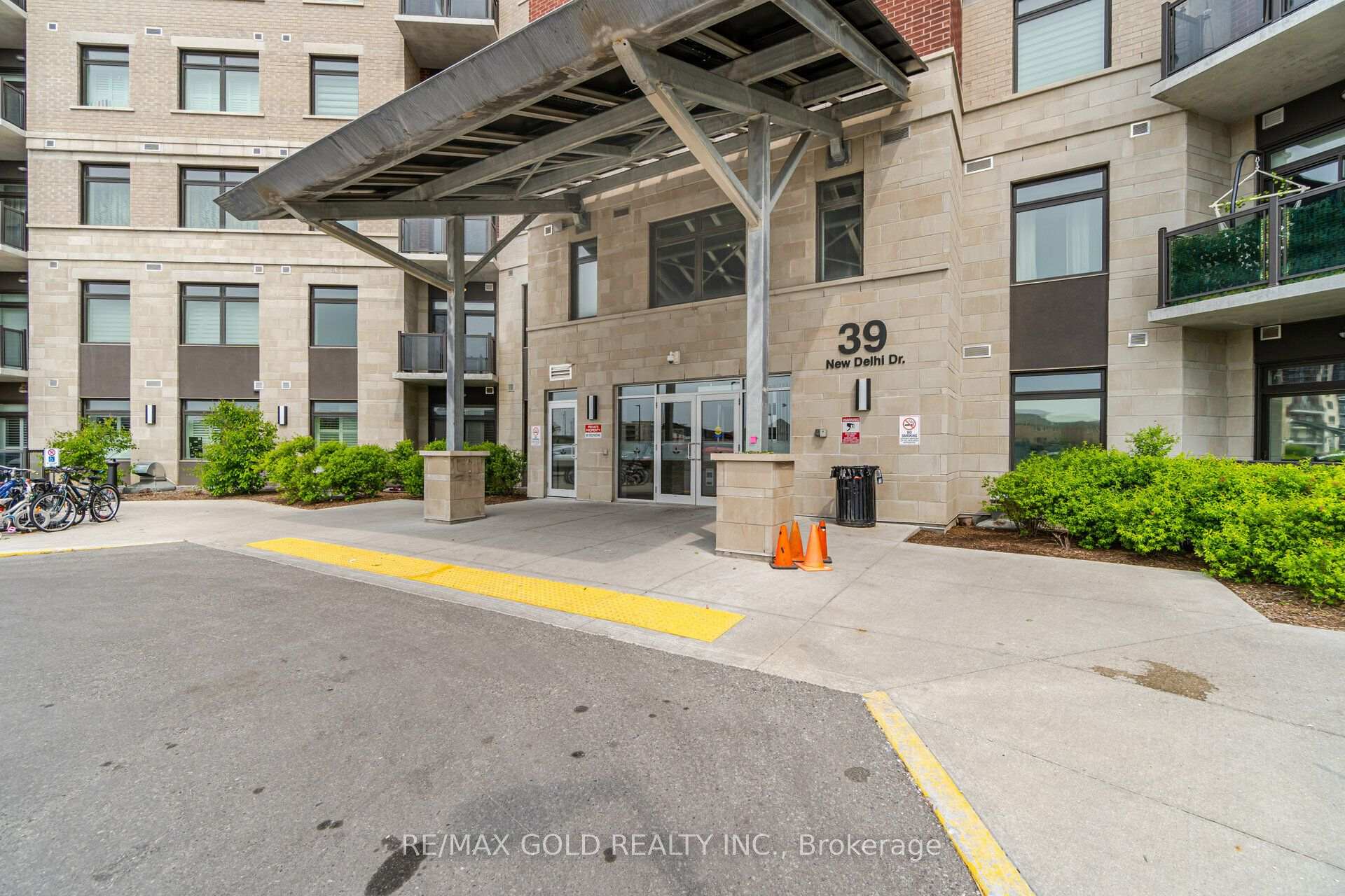 Photo 5 of Unit 5, 39 New Delhi Drive S, Markham, Cedarwood — HOMEH