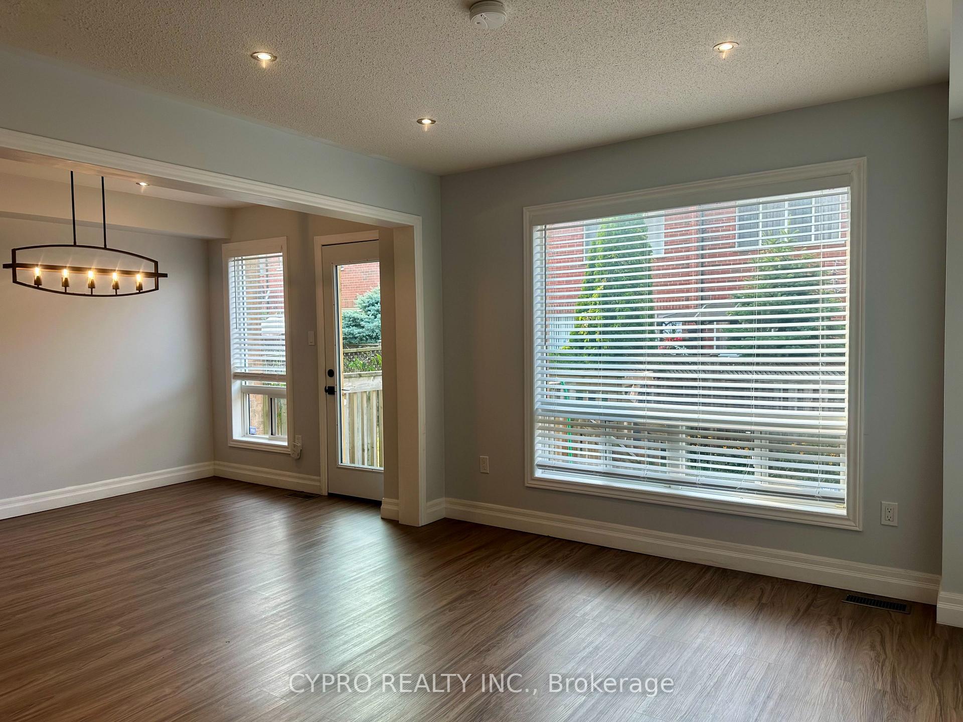 Photo 3 of 141 King William Crescent, Richmond Hill, Langstaff — HOMEH
