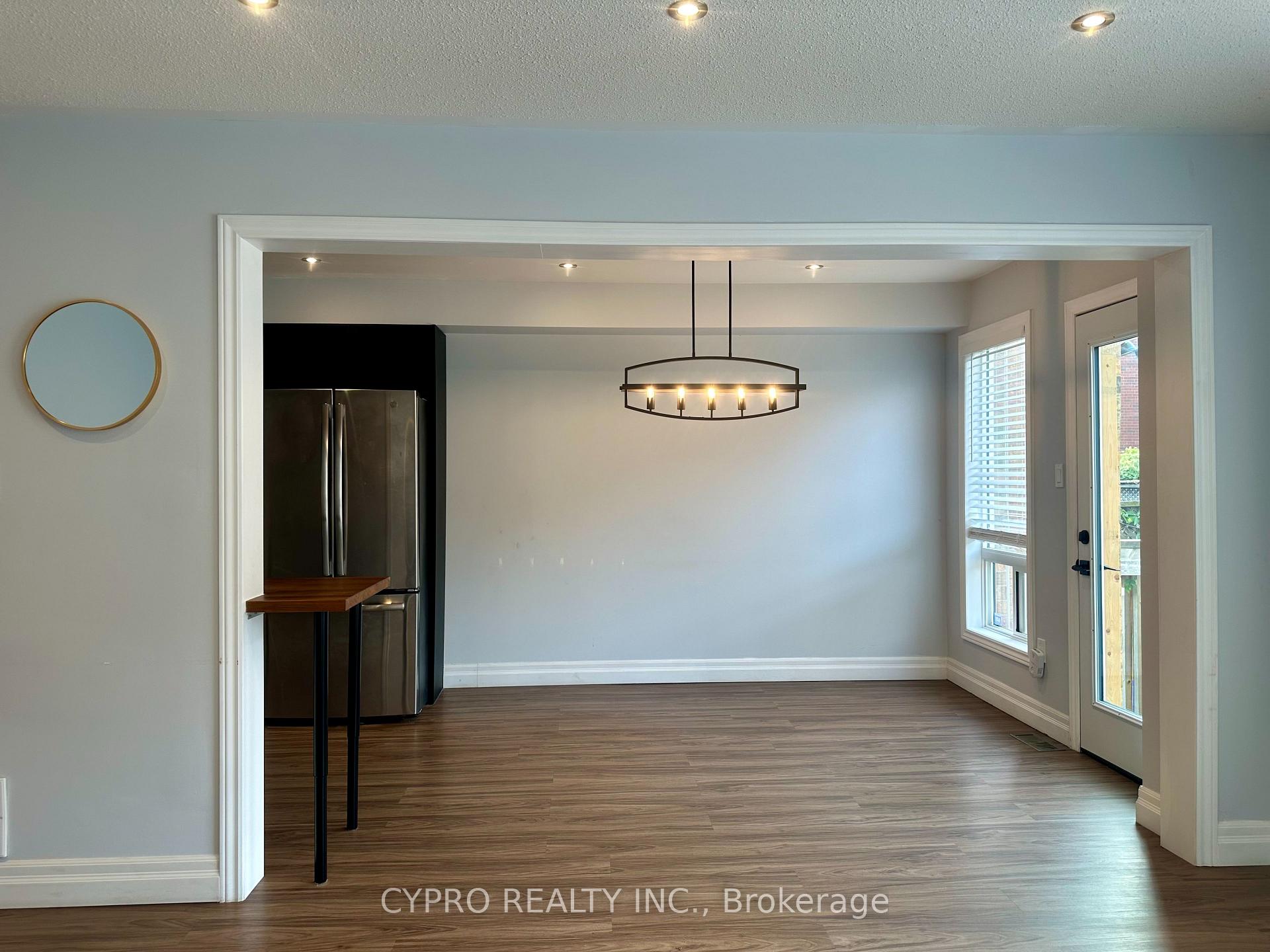 Photo 4 of 141 King William Crescent, Richmond Hill, Langstaff — HOMEH