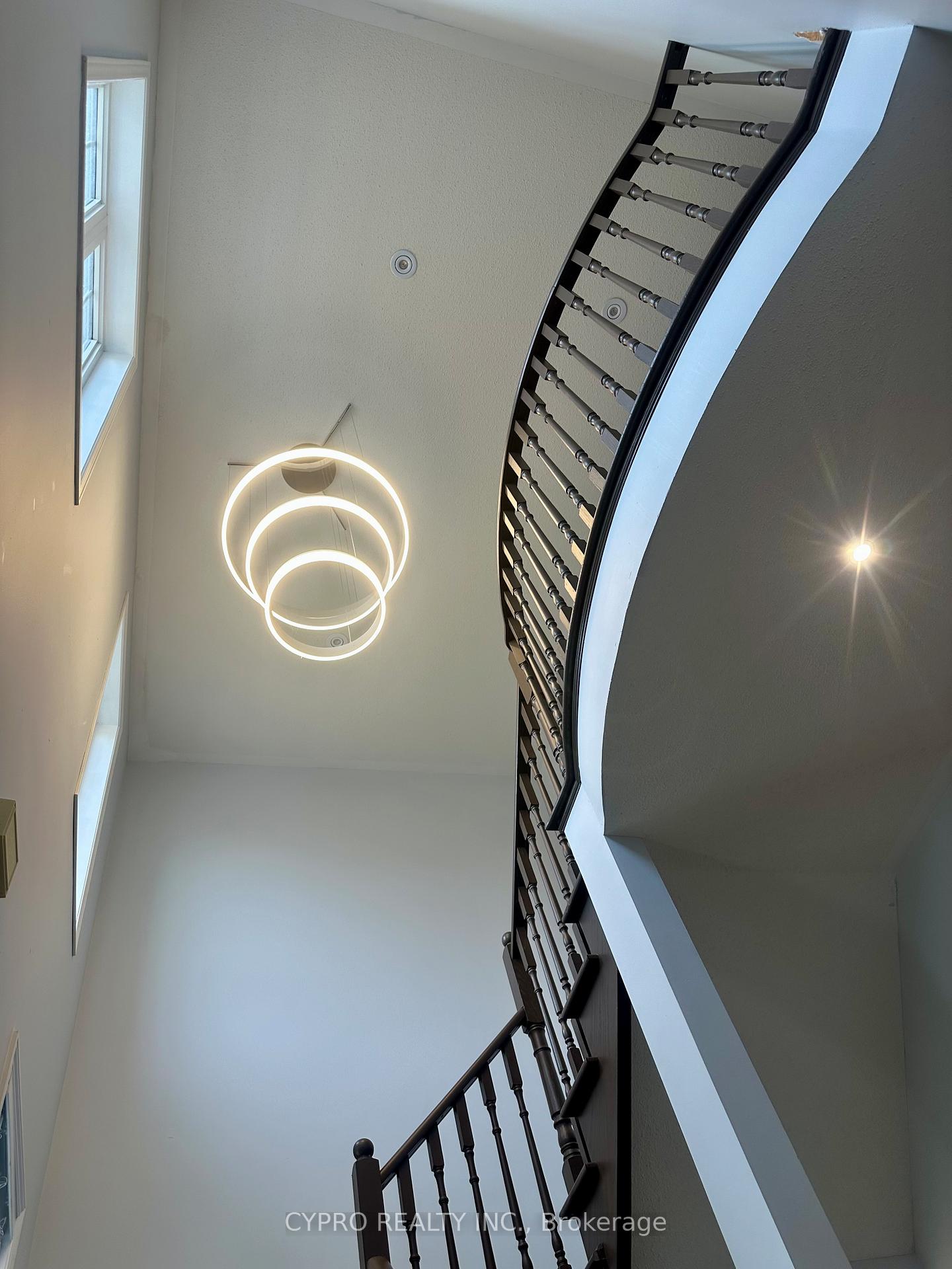 Photo 6 of 141 King William Crescent, Richmond Hill, Langstaff — HOMEH