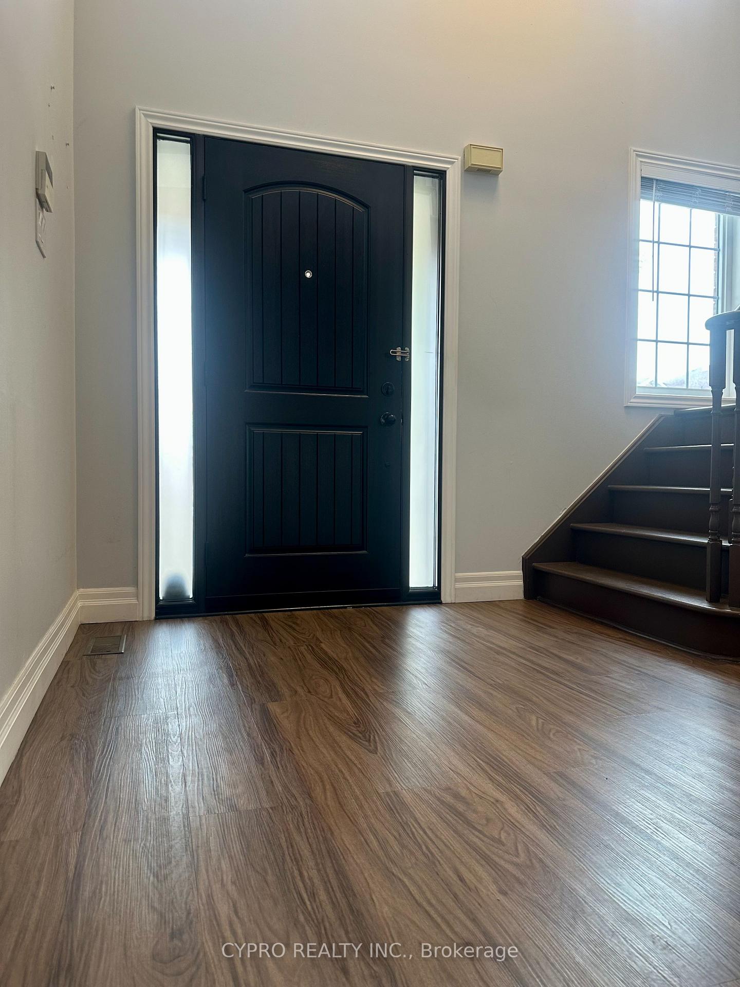 Photo 8 of 141 King William Crescent, Richmond Hill, Langstaff — HOMEH