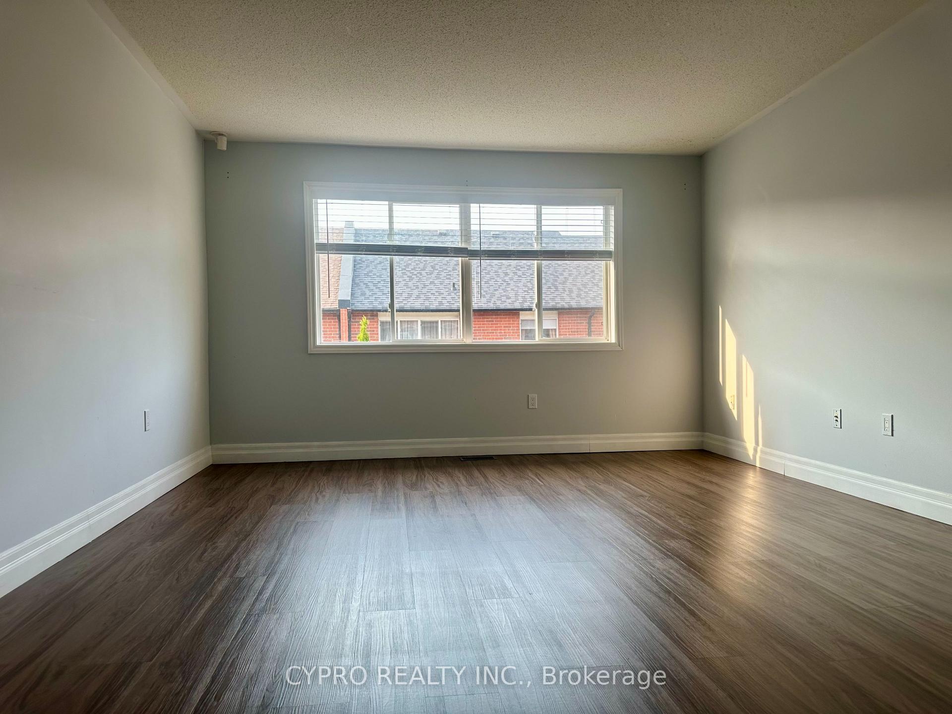 Photo 10 of 141 King William Crescent, Richmond Hill, Langstaff — HOMEH