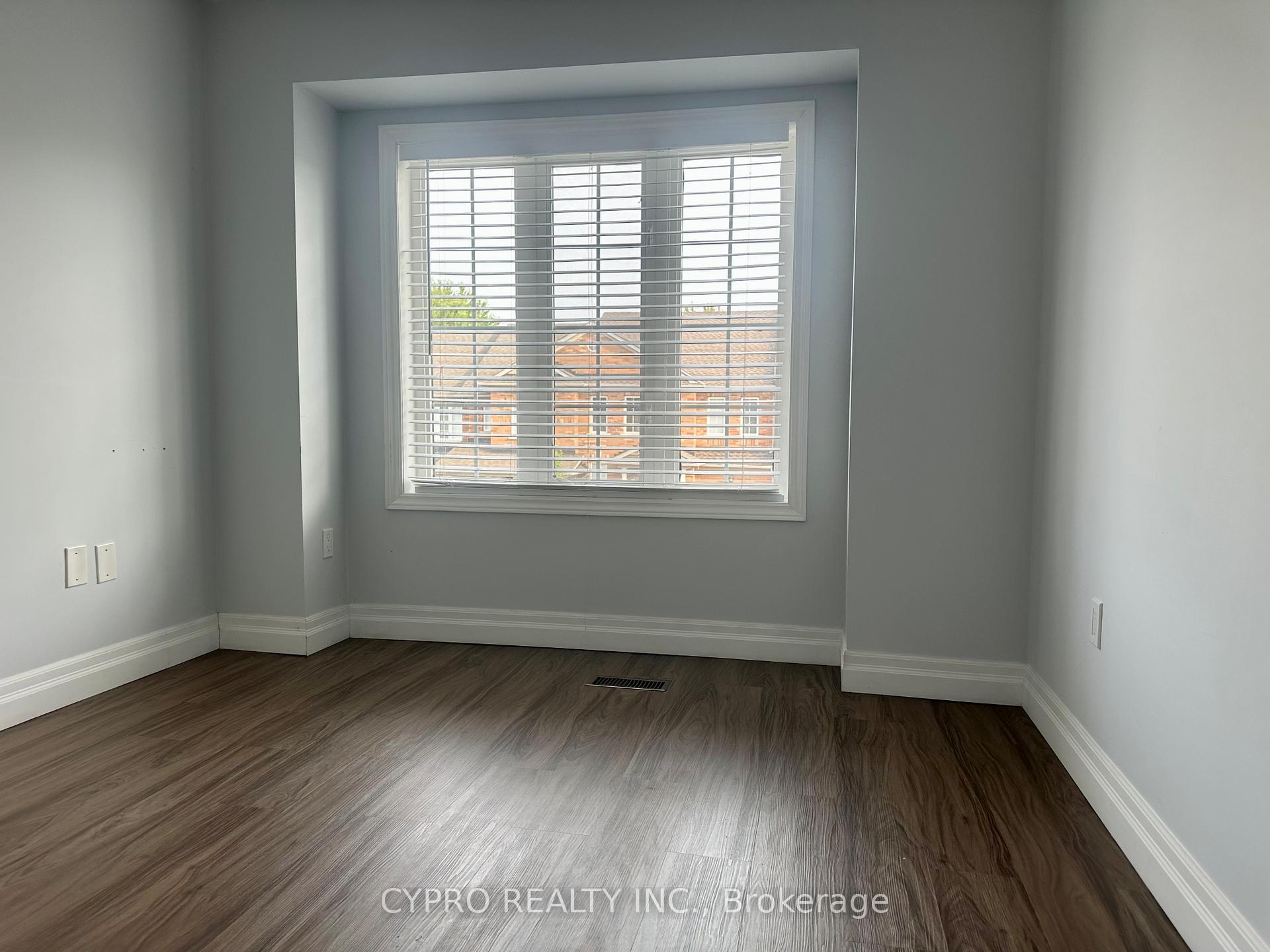 Photo 21 of 141 King William Crescent, Richmond Hill, Langstaff — HOMEH