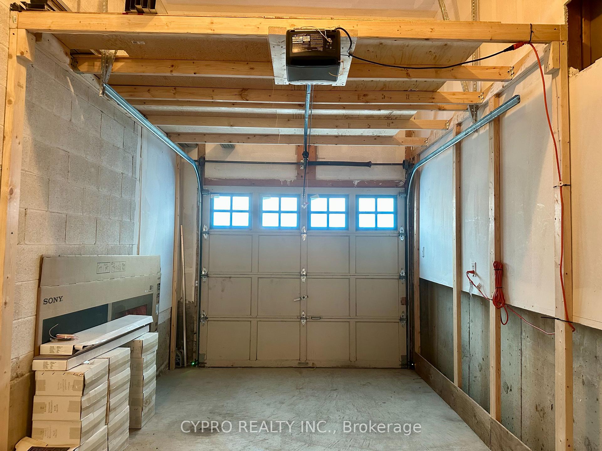 Photo 29 of 141 King William Crescent, Richmond Hill, Langstaff — HOMEH