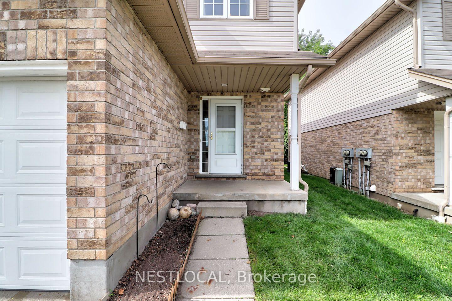 Photo 3 of Unit 11, 10 Fallowfield Drive, Kitchener, Country Hills East — HOMEH