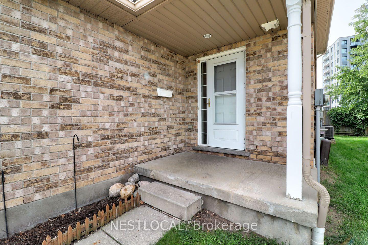 Photo 4 of Unit 11, 10 Fallowfield Drive, Kitchener, Country Hills East — HOMEH
