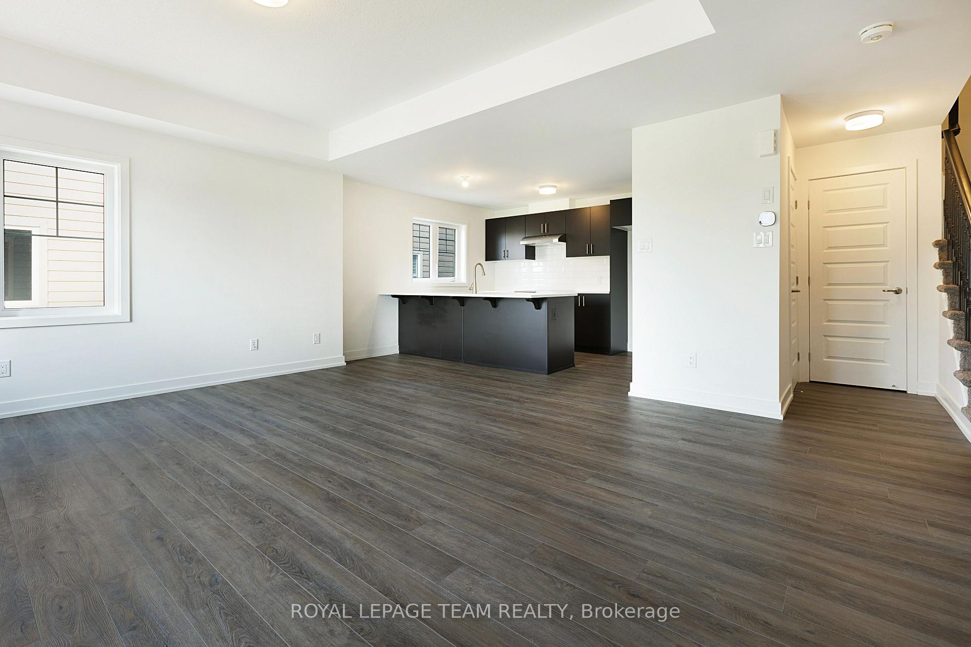 Photo 6 of 1022 Chapman Mills Drive, Ottawa, Barrhaven - Heritage Park — HOMEH