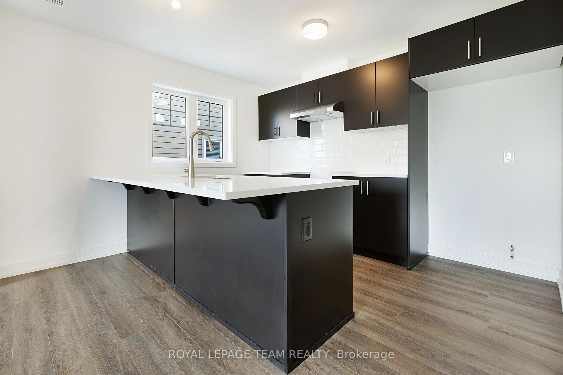 Photo 8 of 1022 Chapman Mills Drive, Ottawa, Barrhaven - Heritage Park — HOMEH