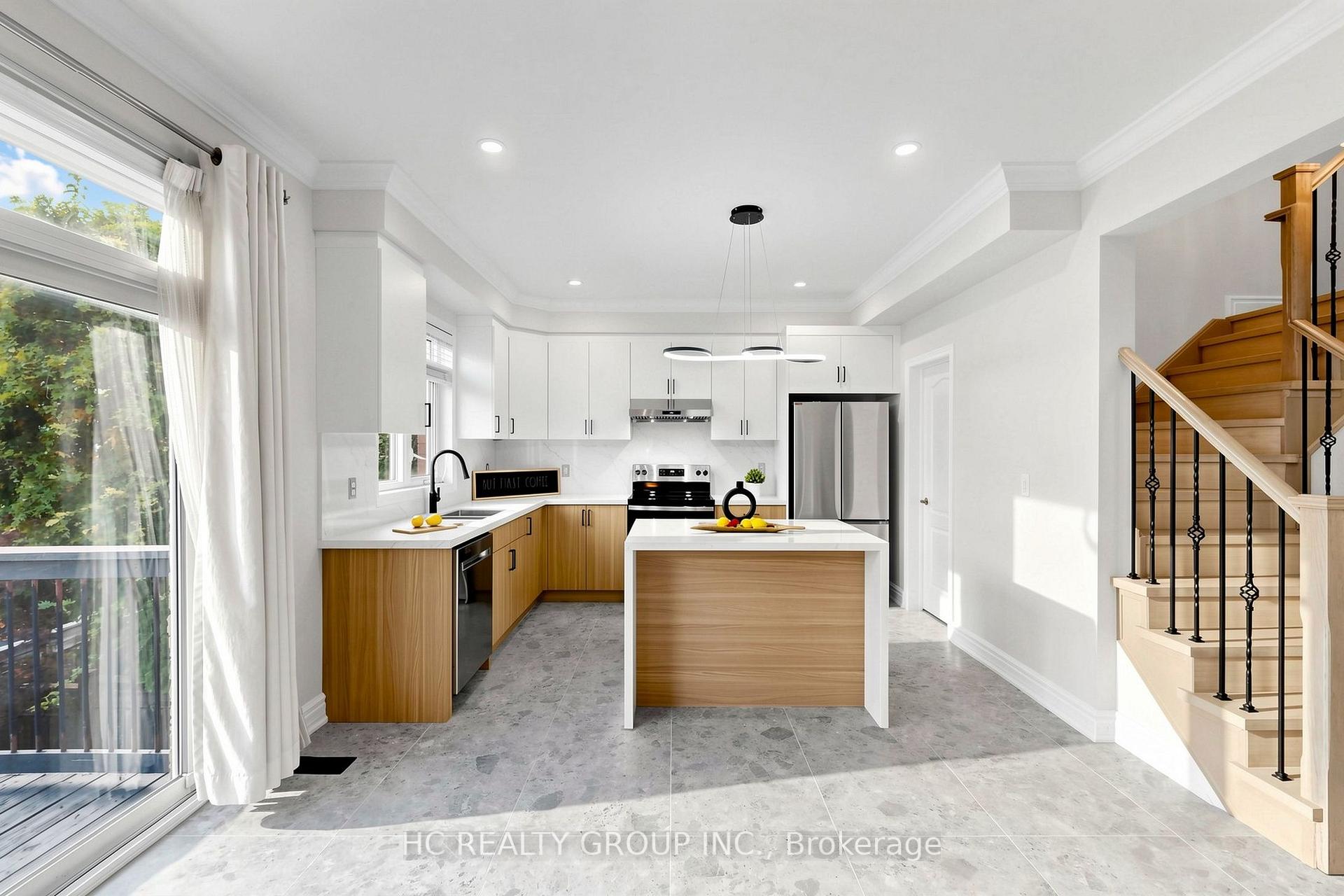Photo 13 of 43 Randolph Drive, Vaughan, Patterson — HOMEH