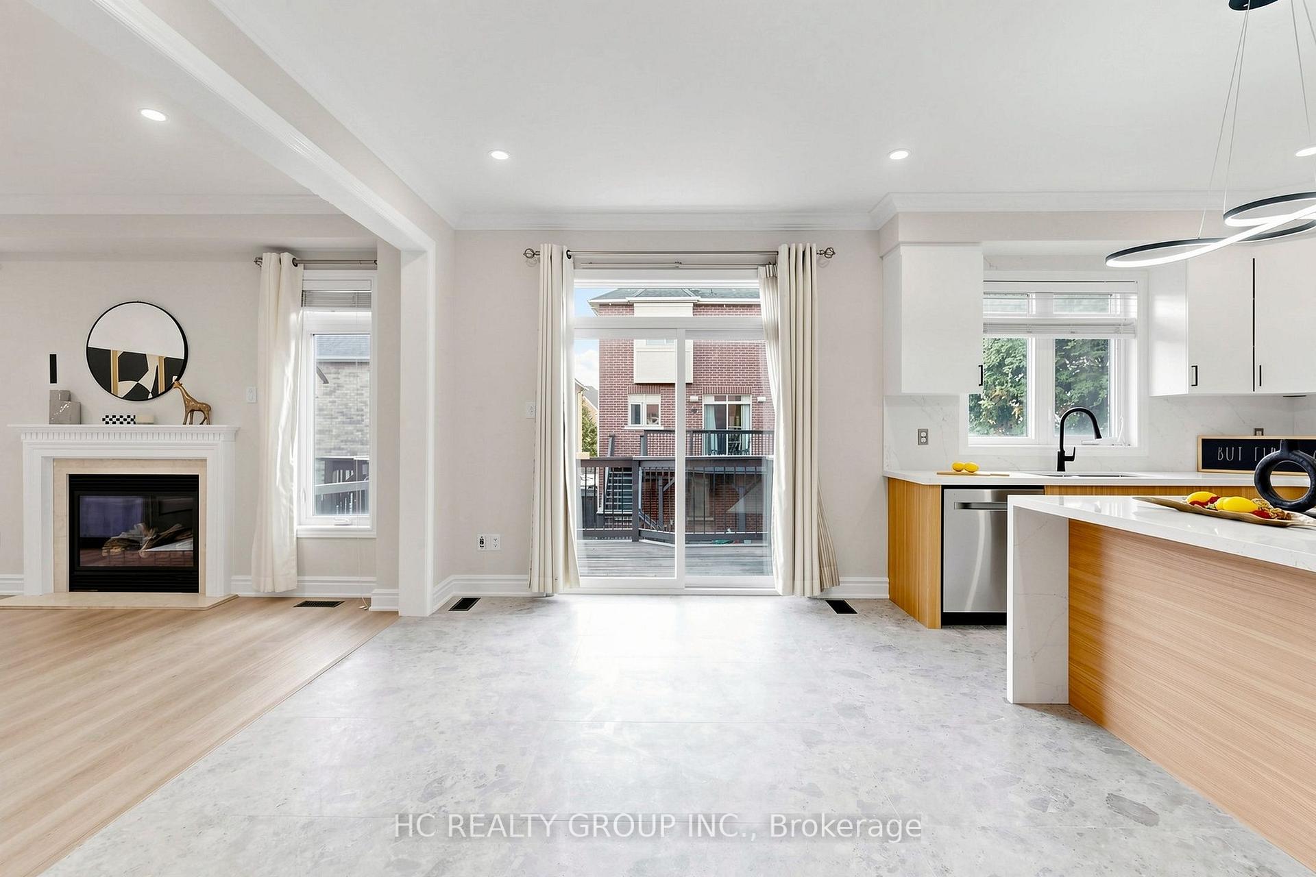 Photo 15 of 43 Randolph Drive, Vaughan, Patterson — HOMEH