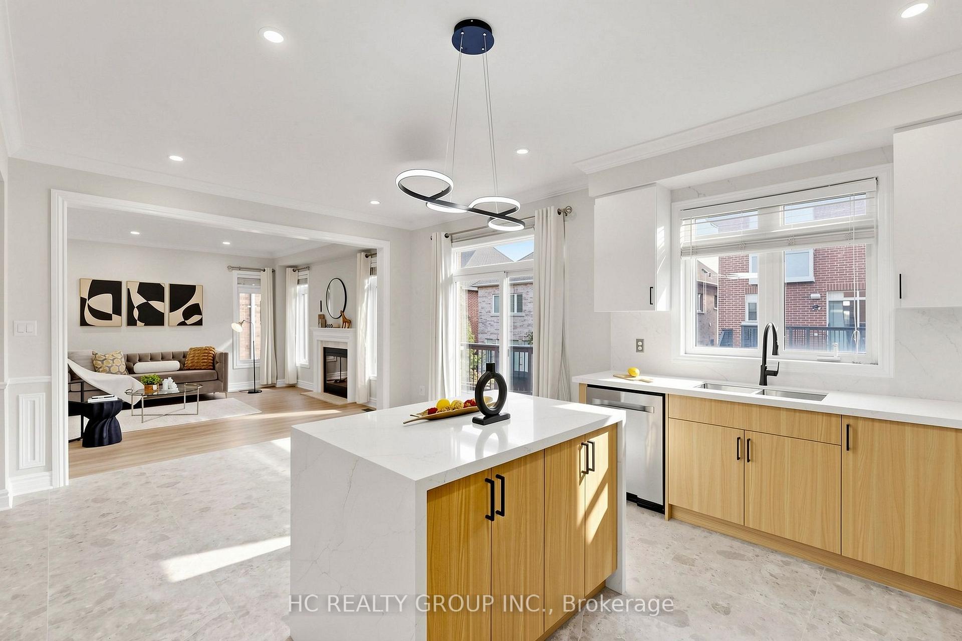 Photo 18 of 43 Randolph Drive, Vaughan, Patterson — HOMEH