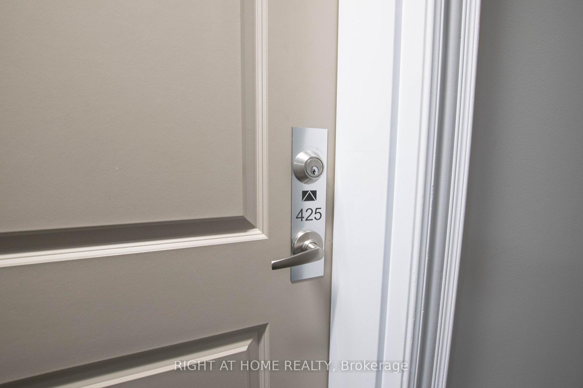 Photo 3 of Unit 425, 80 Aspen Springs Drive, Clarington, Bowmanville — HOMEH