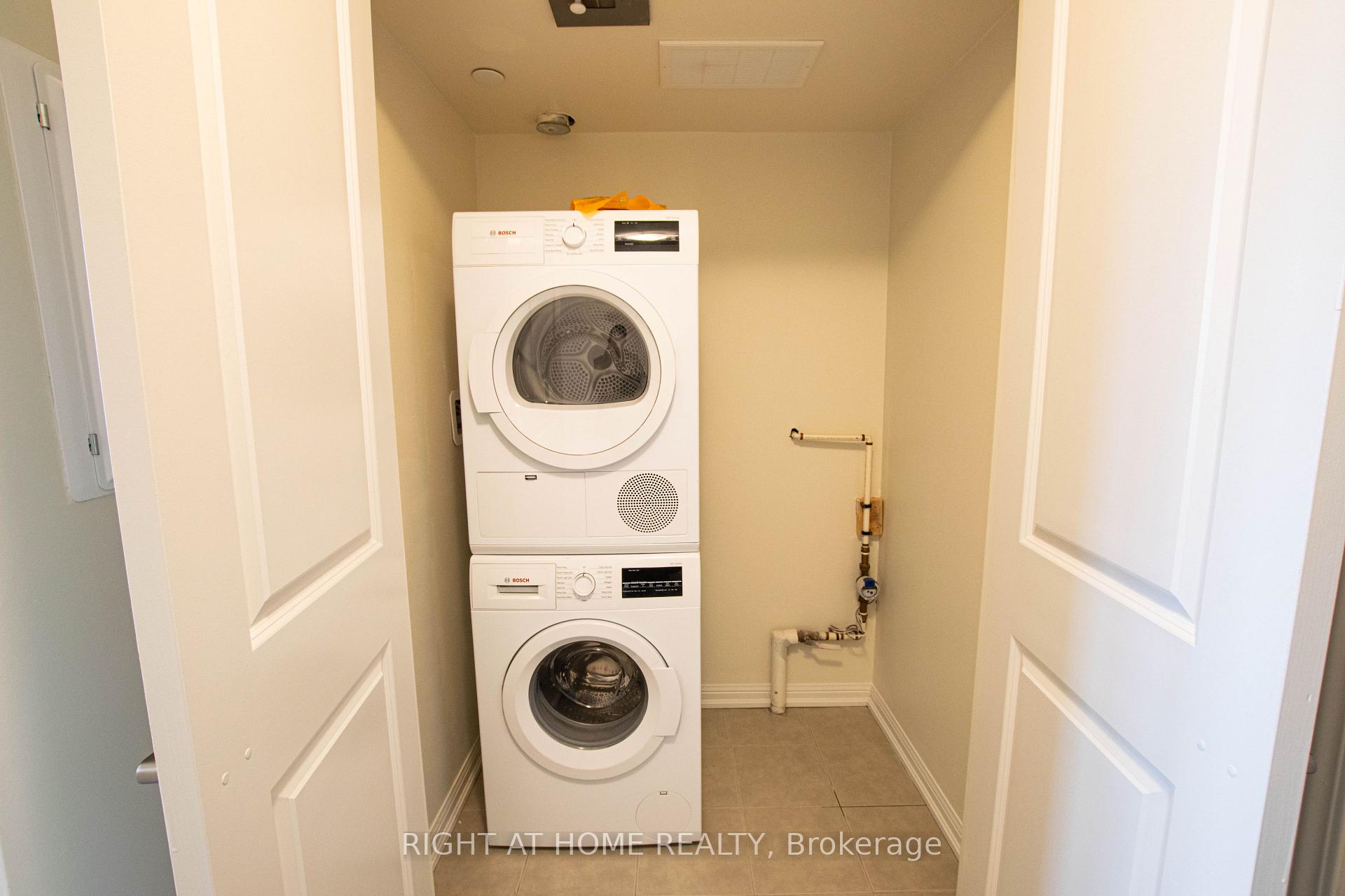 Photo 4 of Unit 425, 80 Aspen Springs Drive, Clarington, Bowmanville — HOMEH