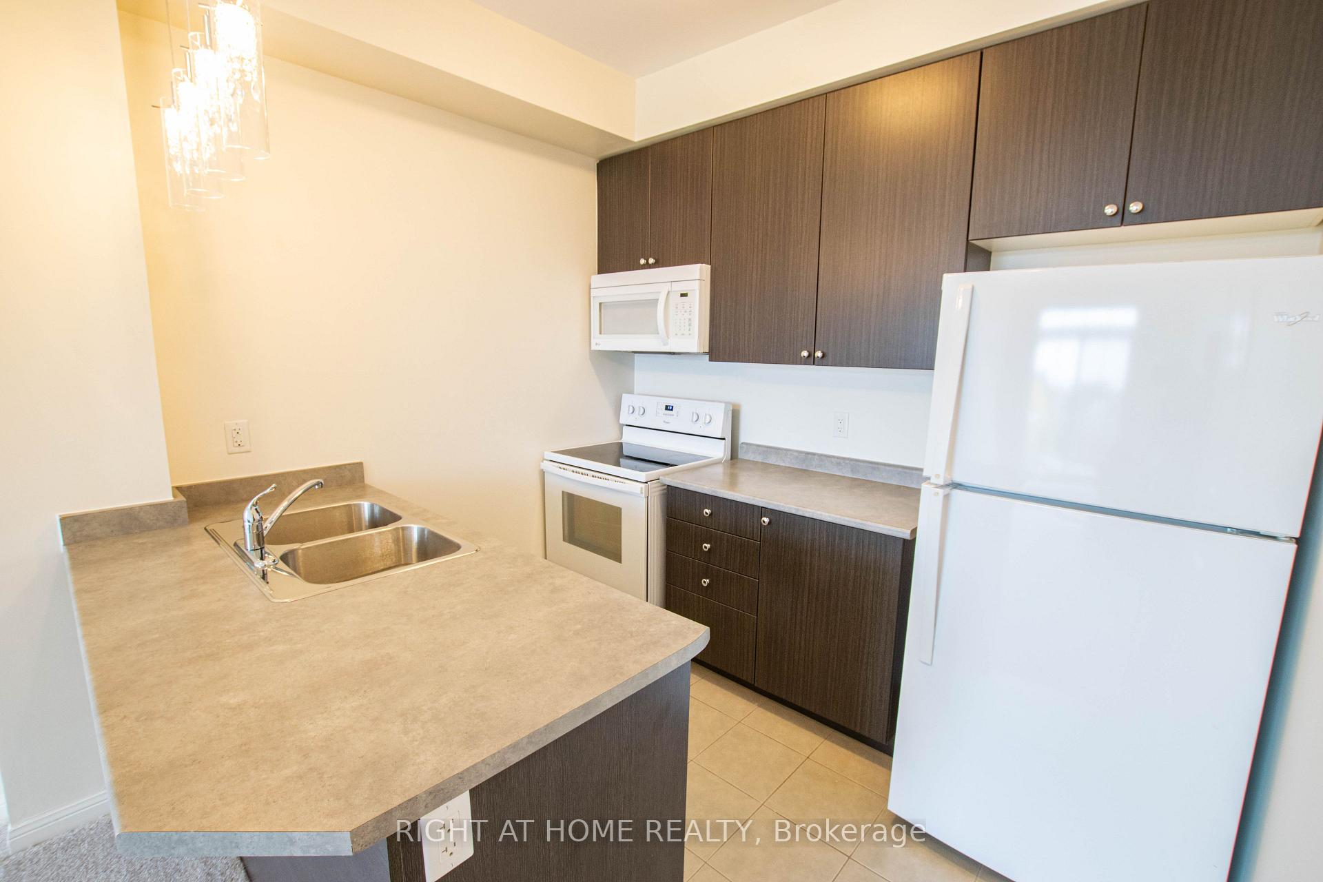 Photo 10 of Unit 425, 80 Aspen Springs Drive, Clarington, Bowmanville — HOMEH