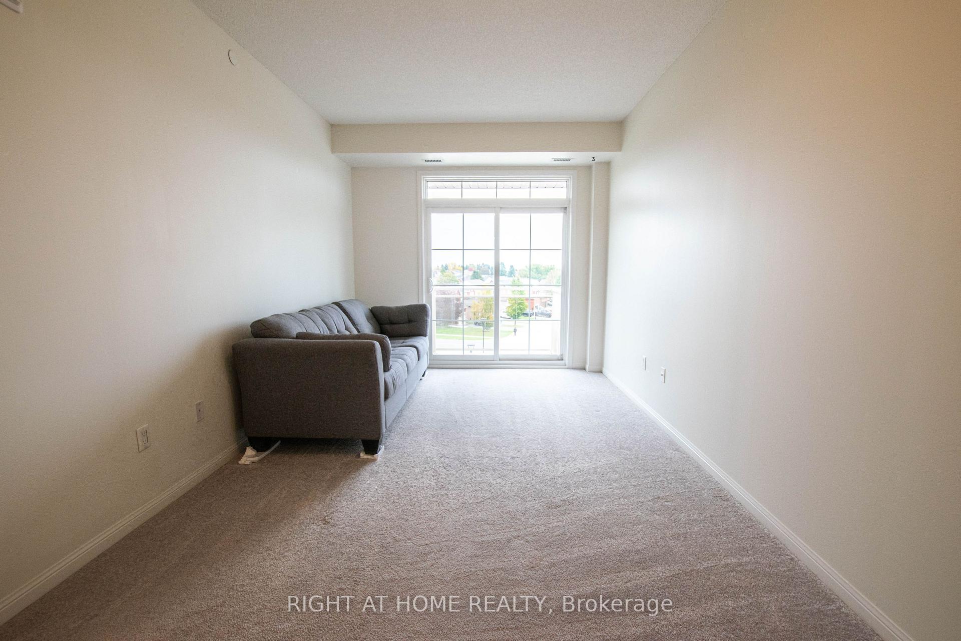 Photo 11 of Unit 425, 80 Aspen Springs Drive, Clarington, Bowmanville — HOMEH