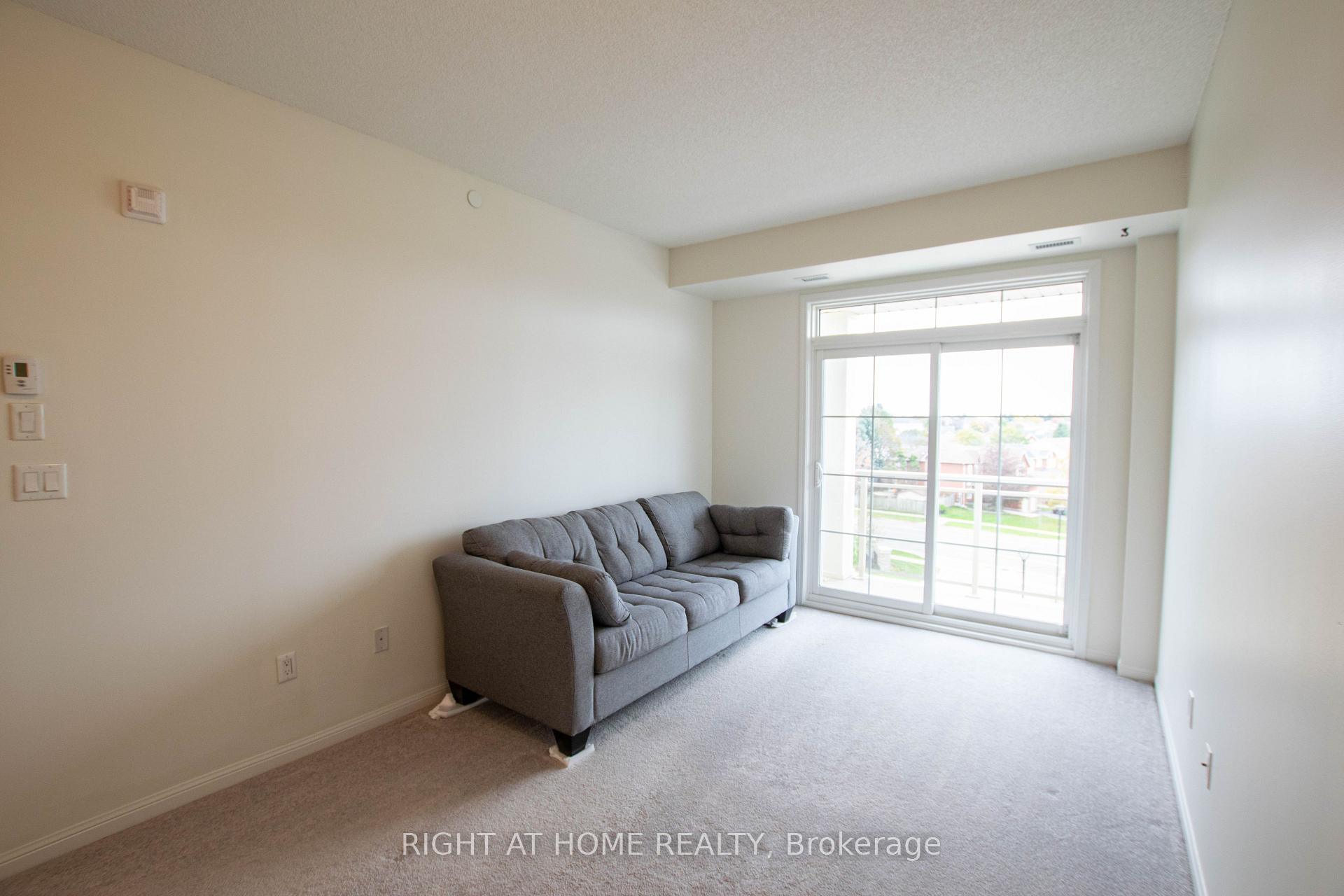Photo 12 of Unit 425, 80 Aspen Springs Drive, Clarington, Bowmanville — HOMEH