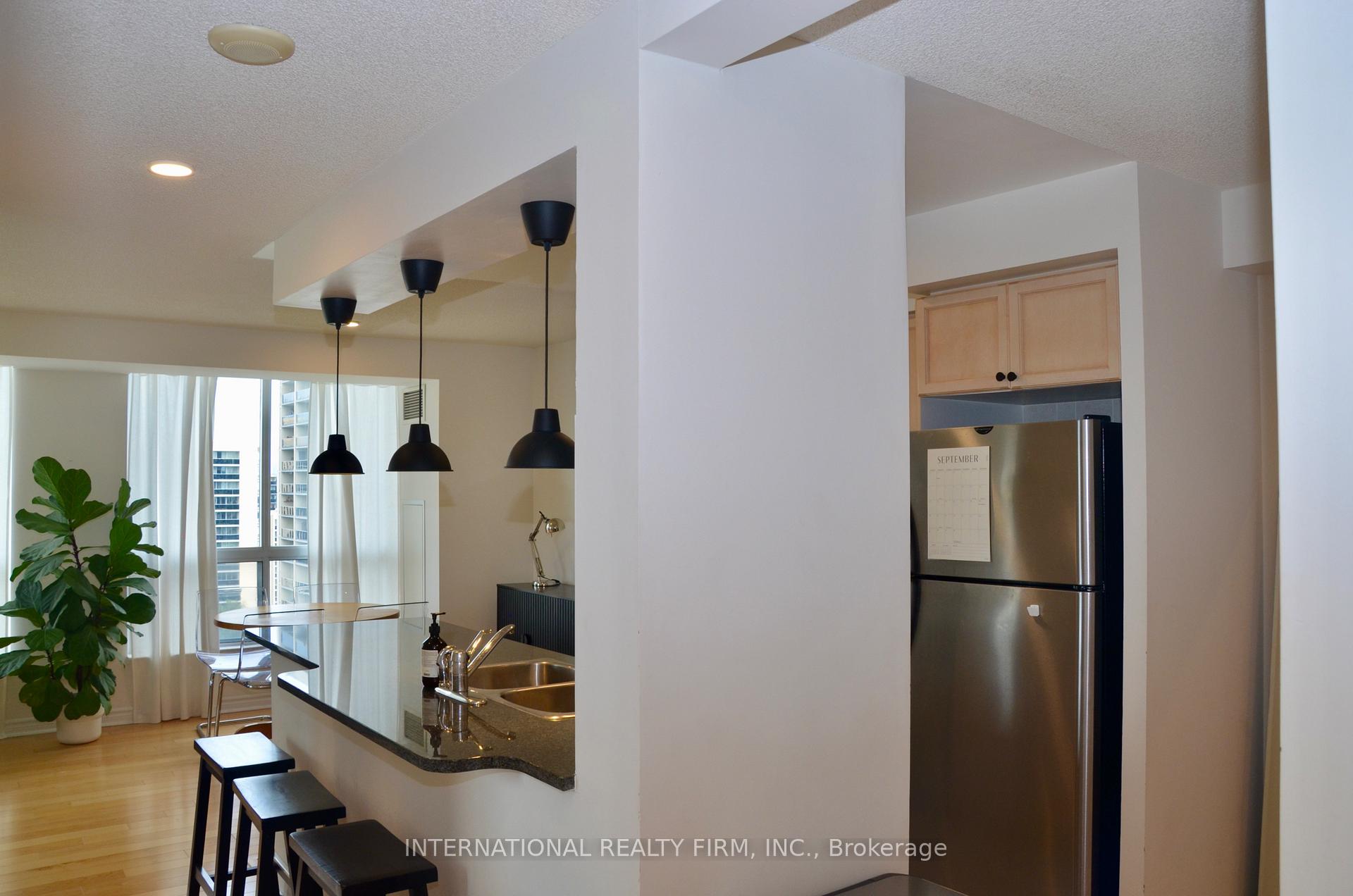 Photo 3 of Unit 1403, 70 High Park Avenue, Toronto, High Park North — HOMEH