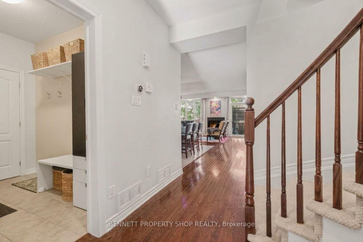 Photo 3 of 1063 Northgraves Crescent, Ottawa, Kanata - Emerald Meadows/Trailwest — HOMEH