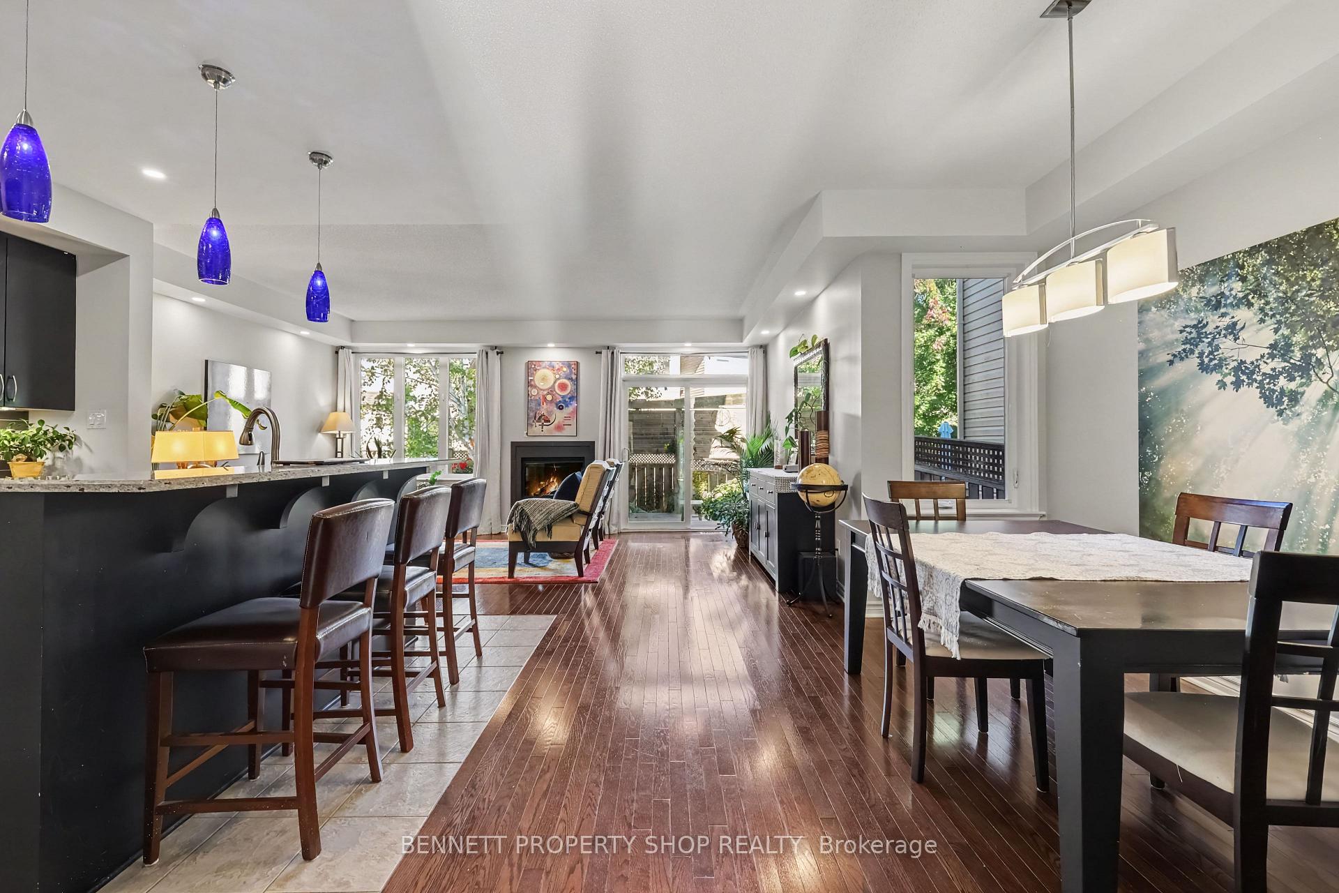 Photo 4 of 1063 Northgraves Crescent, Ottawa, Kanata - Emerald Meadows/Trailwest — HOMEH