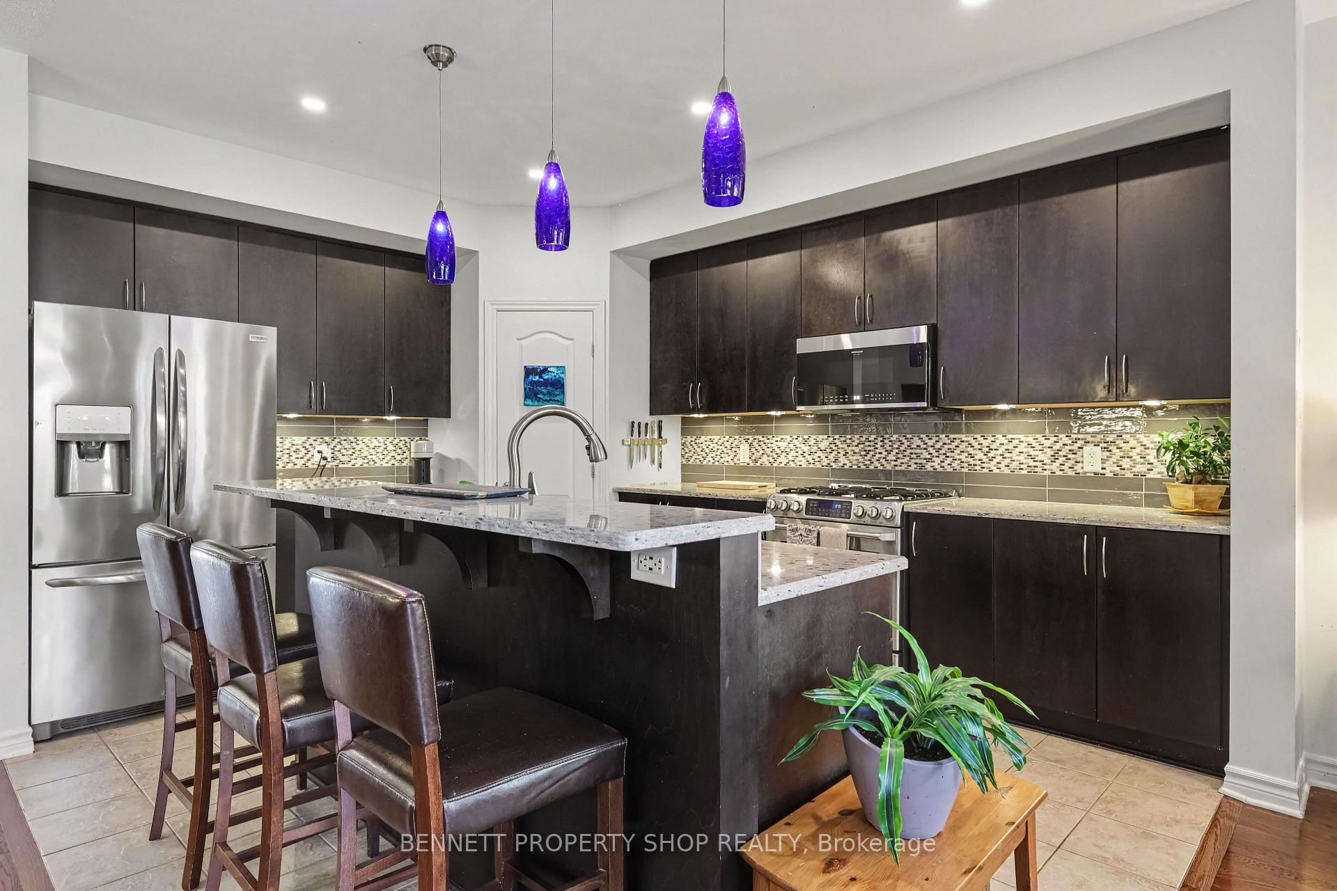 Photo 5 of 1063 Northgraves Crescent, Ottawa, Kanata - Emerald Meadows/Trailwest — HOMEH