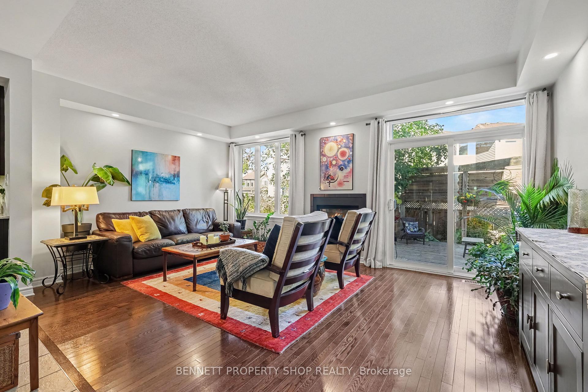 Photo 7 of 1063 Northgraves Crescent, Ottawa, Kanata - Emerald Meadows/Trailwest — HOMEH