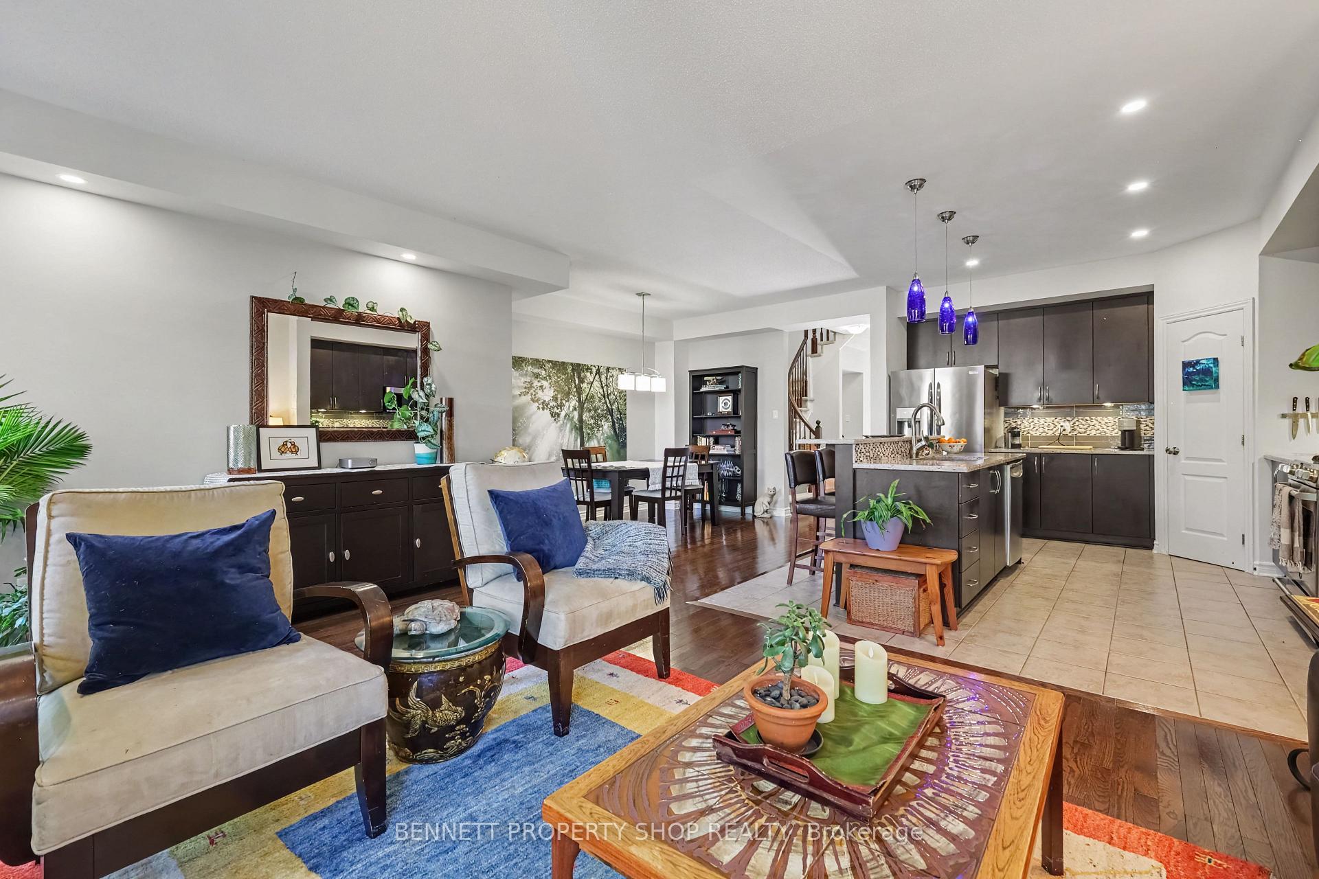 Photo 8 of 1063 Northgraves Crescent, Ottawa, Kanata - Emerald Meadows/Trailwest — HOMEH