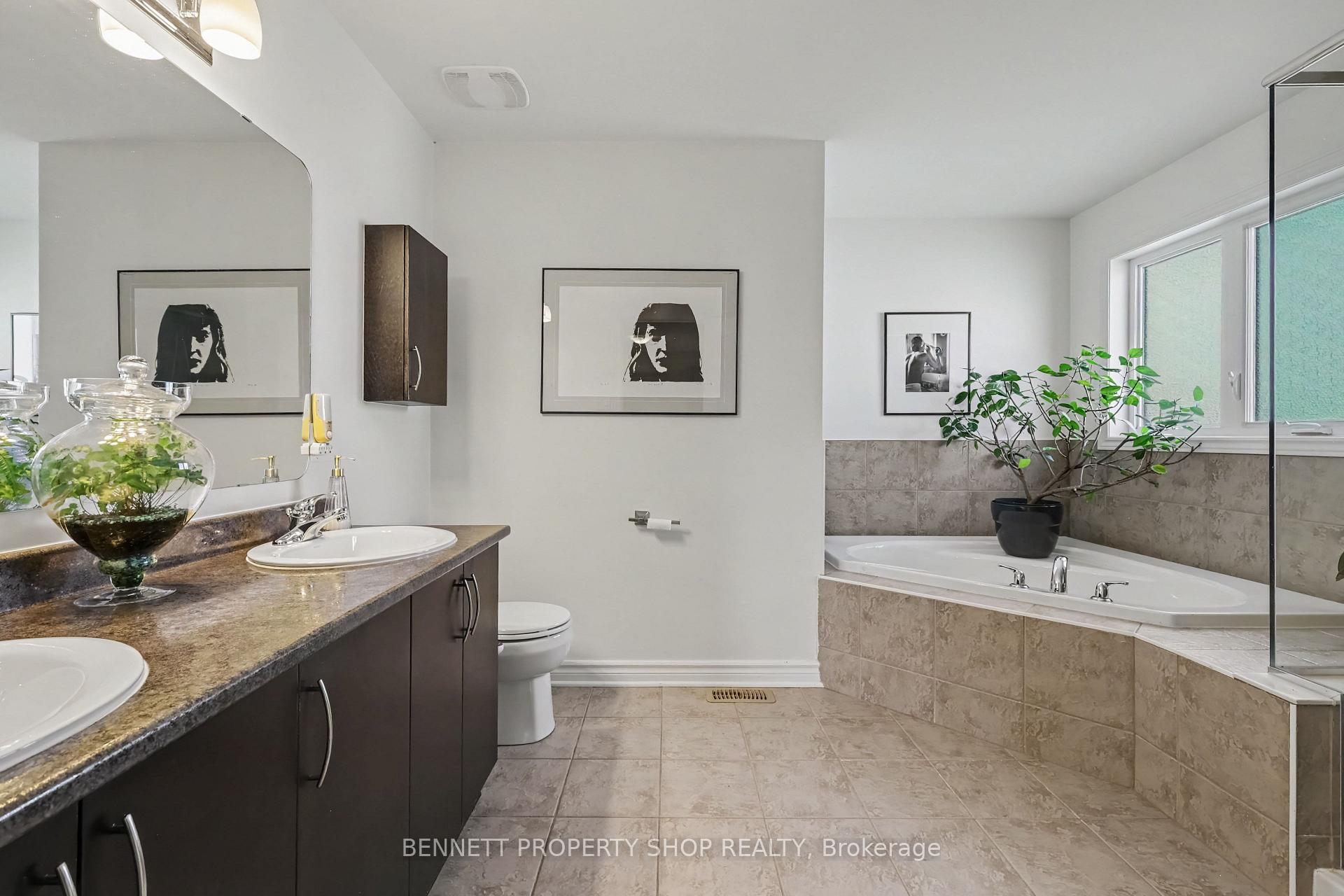Photo 13 of 1063 Northgraves Crescent, Ottawa, Kanata - Emerald Meadows/Trailwest — HOMEH