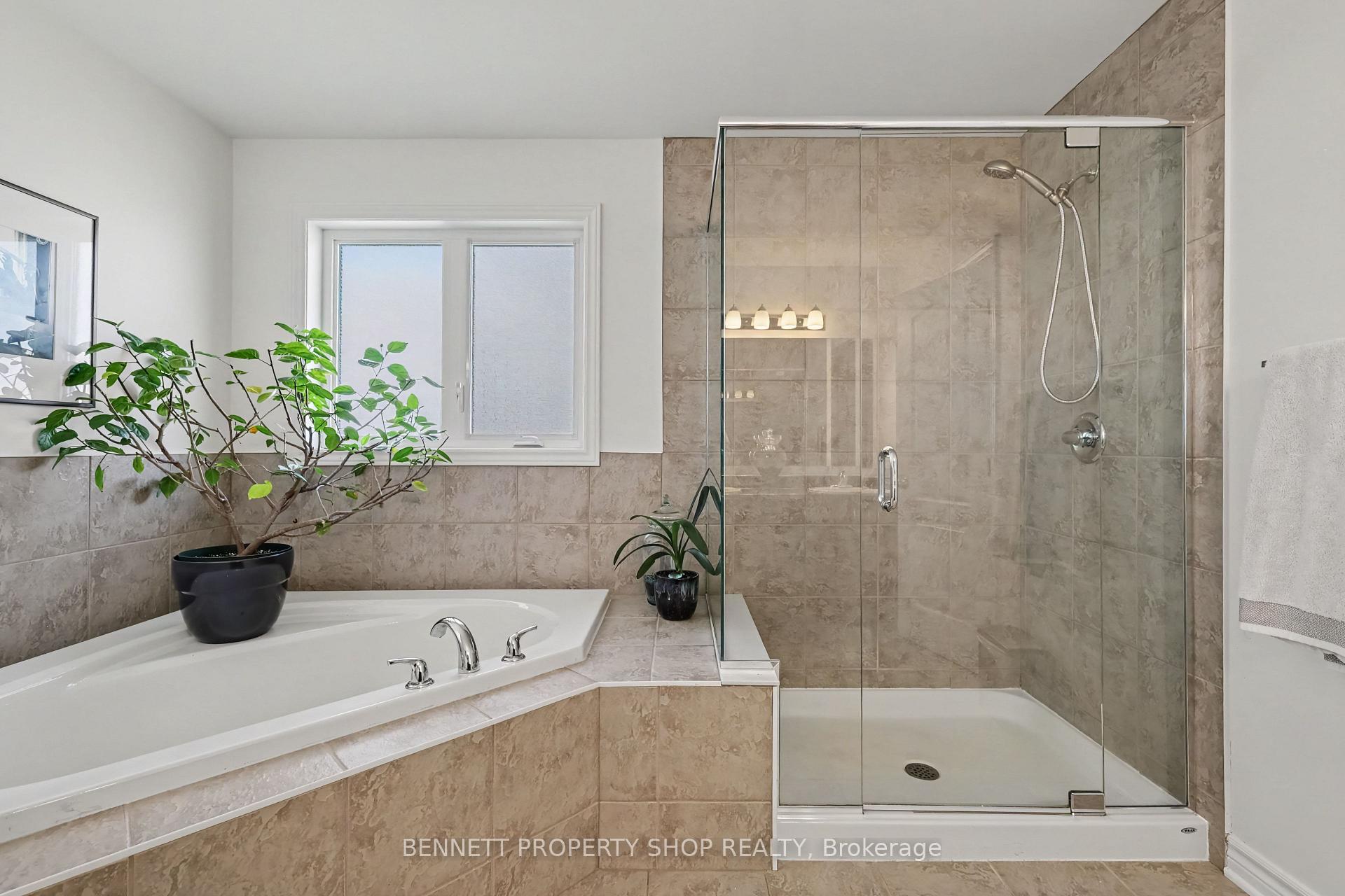 Photo 14 of 1063 Northgraves Crescent, Ottawa, Kanata - Emerald Meadows/Trailwest — HOMEH