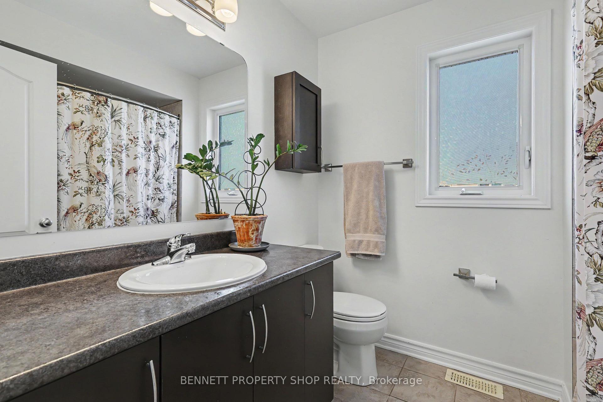 Photo 17 of 1063 Northgraves Crescent, Ottawa, Kanata - Emerald Meadows/Trailwest — HOMEH