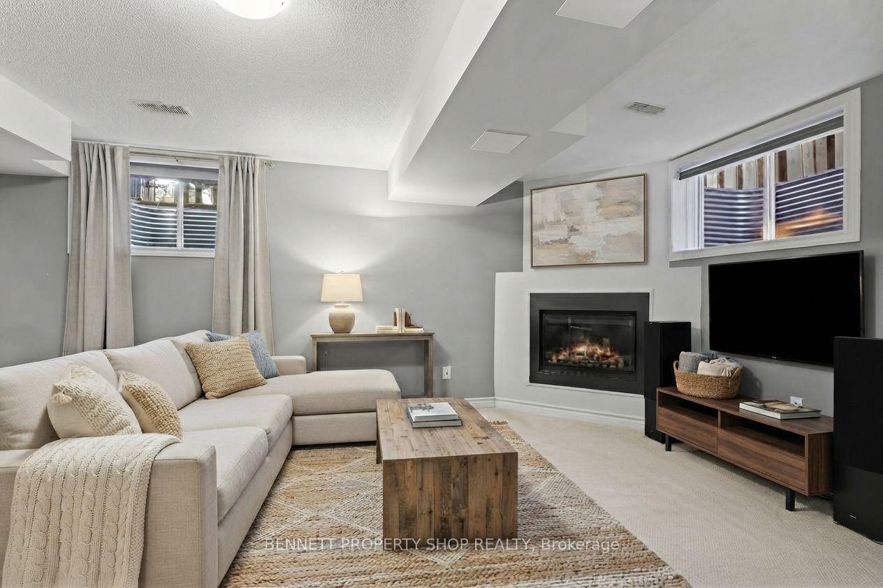 Photo 18 of 1063 Northgraves Crescent, Ottawa, Kanata - Emerald Meadows/Trailwest — HOMEH
