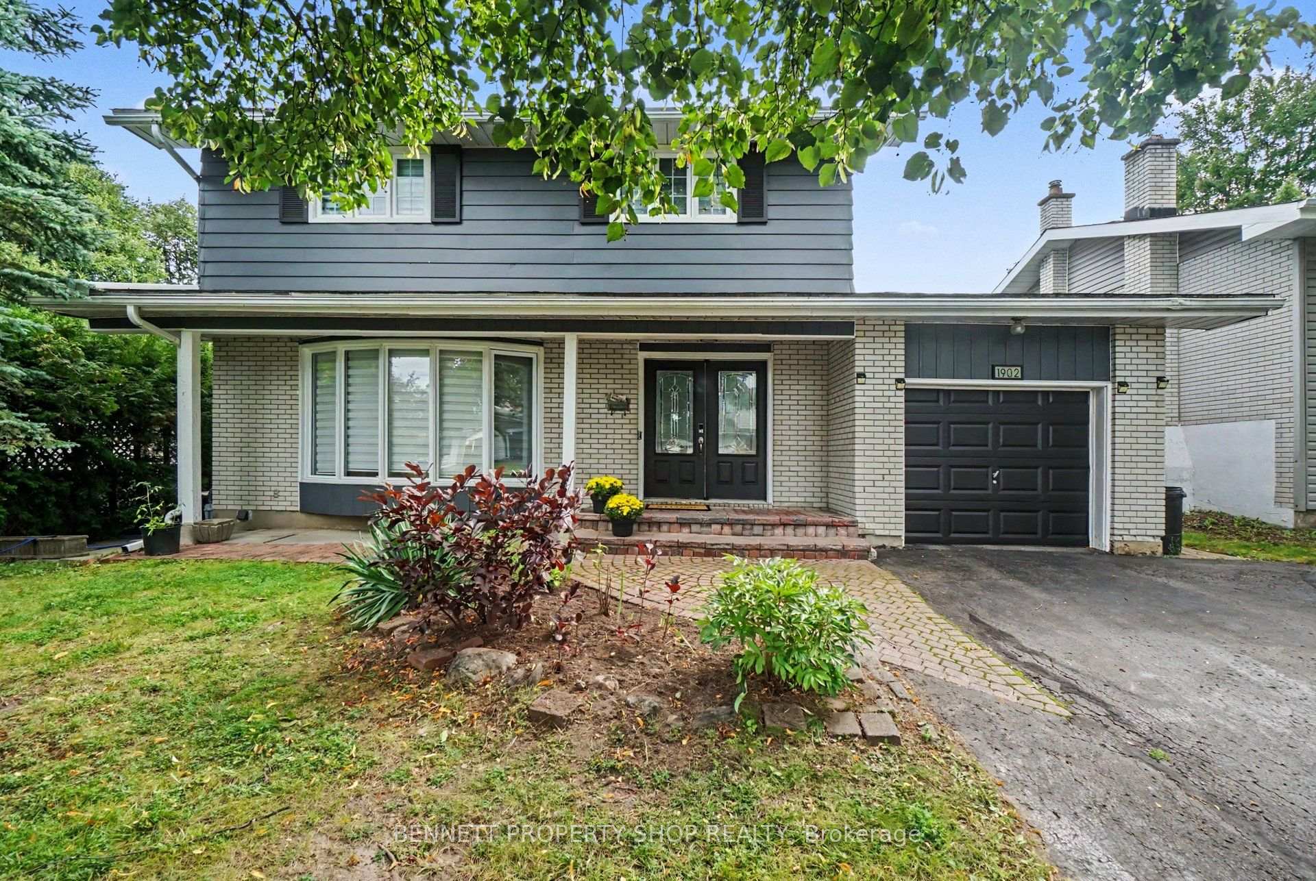 Photo of 1902 Featherston Drive