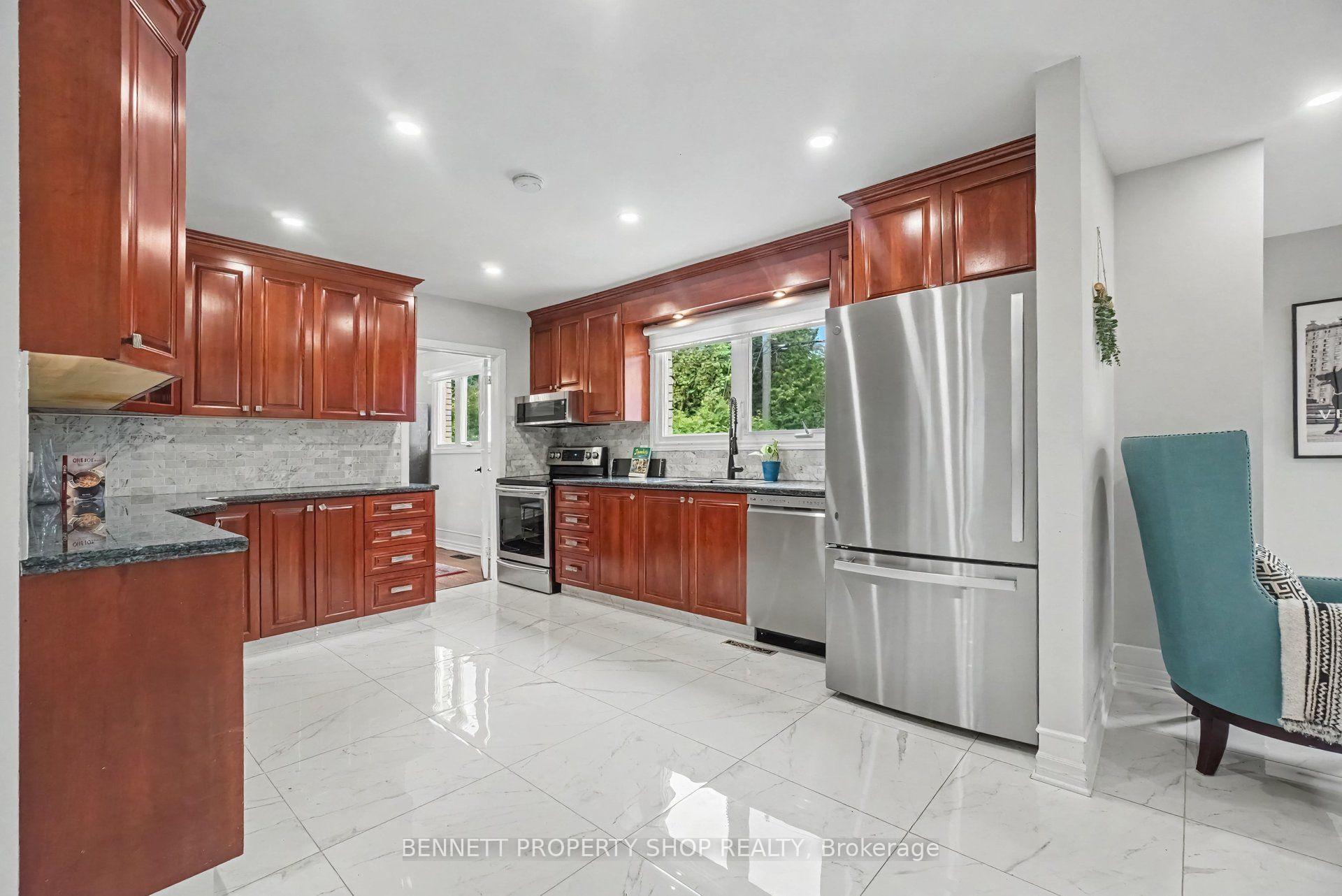 Photo 7 of 1902 Featherston Drive, Ottawa, Guildwood Estates - Urbandale Acres — HOMEH