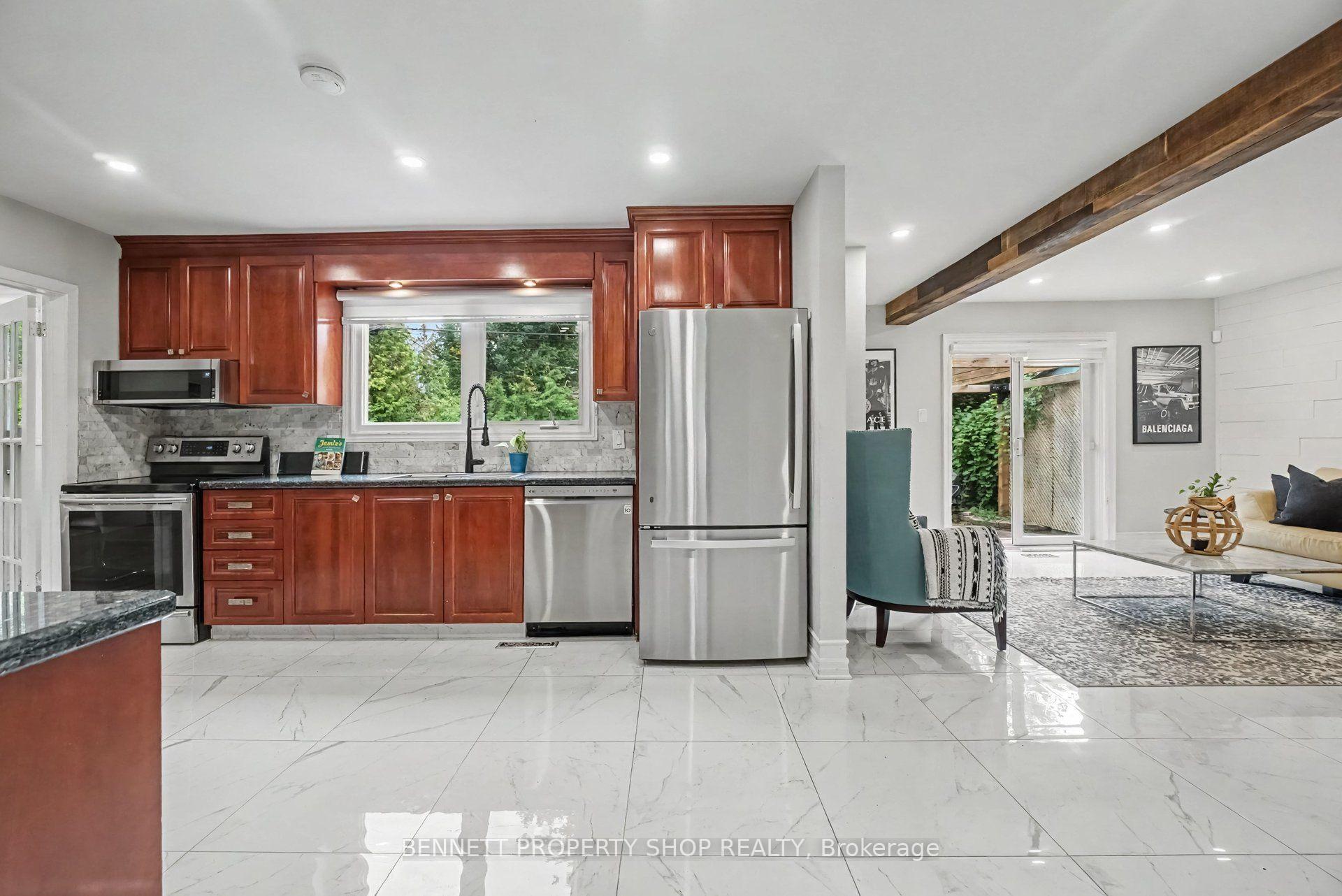 Photo 10 of 1902 Featherston Drive, Ottawa, Guildwood Estates - Urbandale Acres — HOMEH
