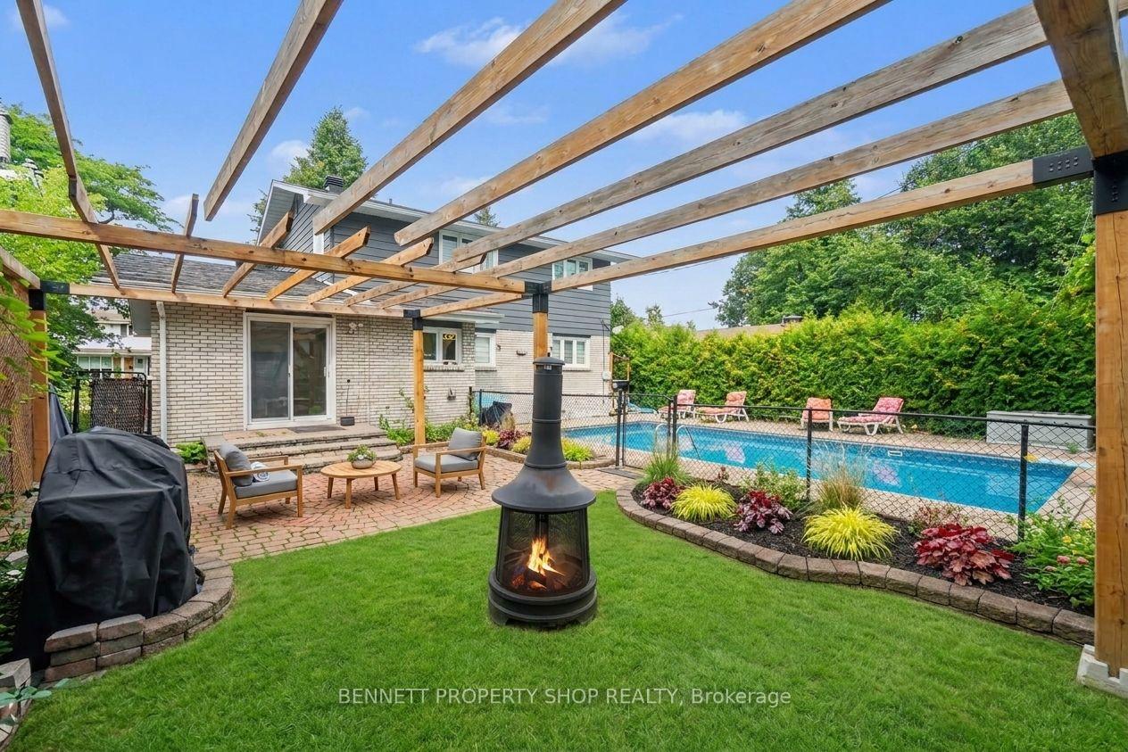 Photo 24 of 1902 Featherston Drive, Ottawa, Guildwood Estates - Urbandale Acres — HOMEH