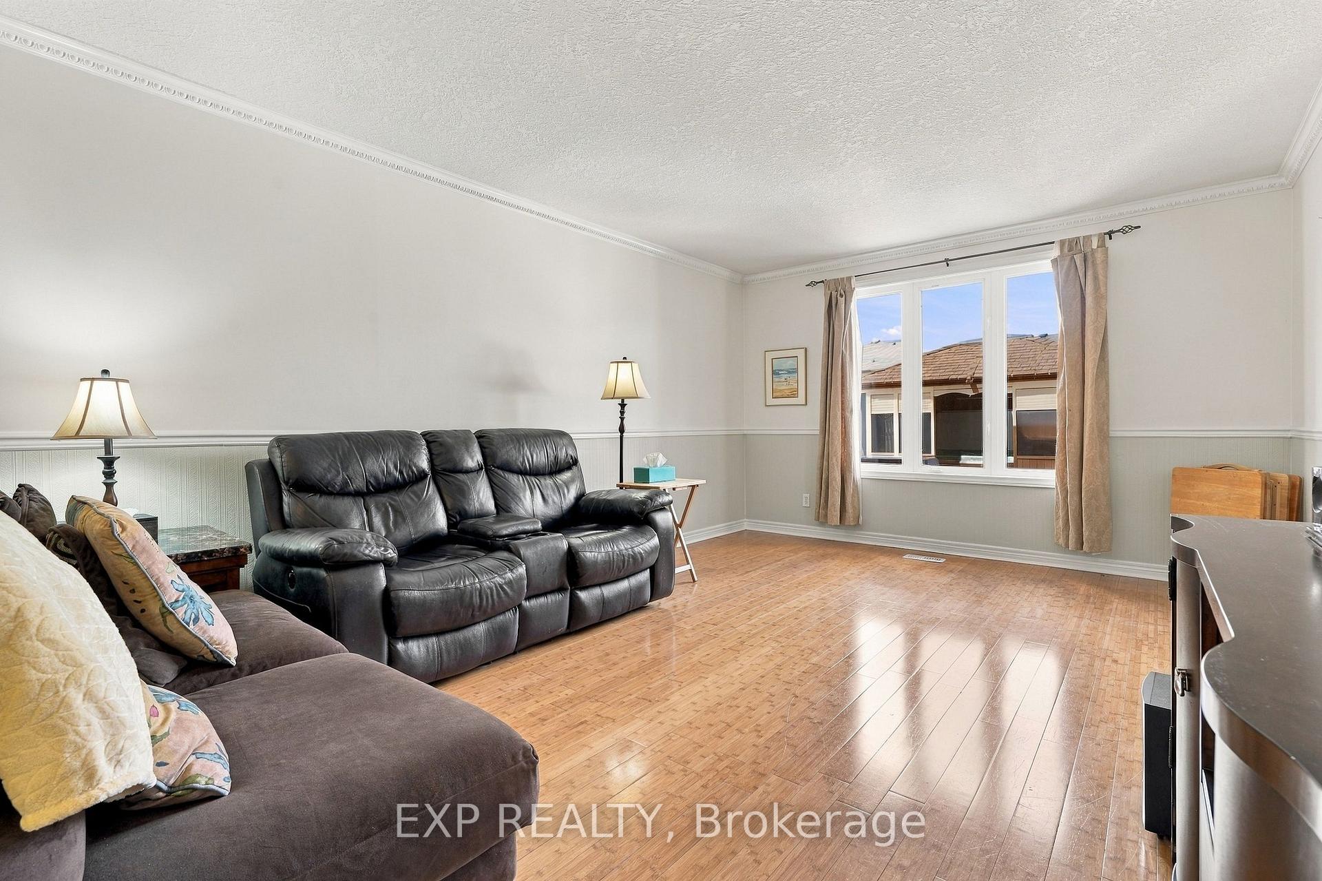 Photo 6 of 99 Stiefelmeyer Crescent, Wilmot, Baden — HOMEH