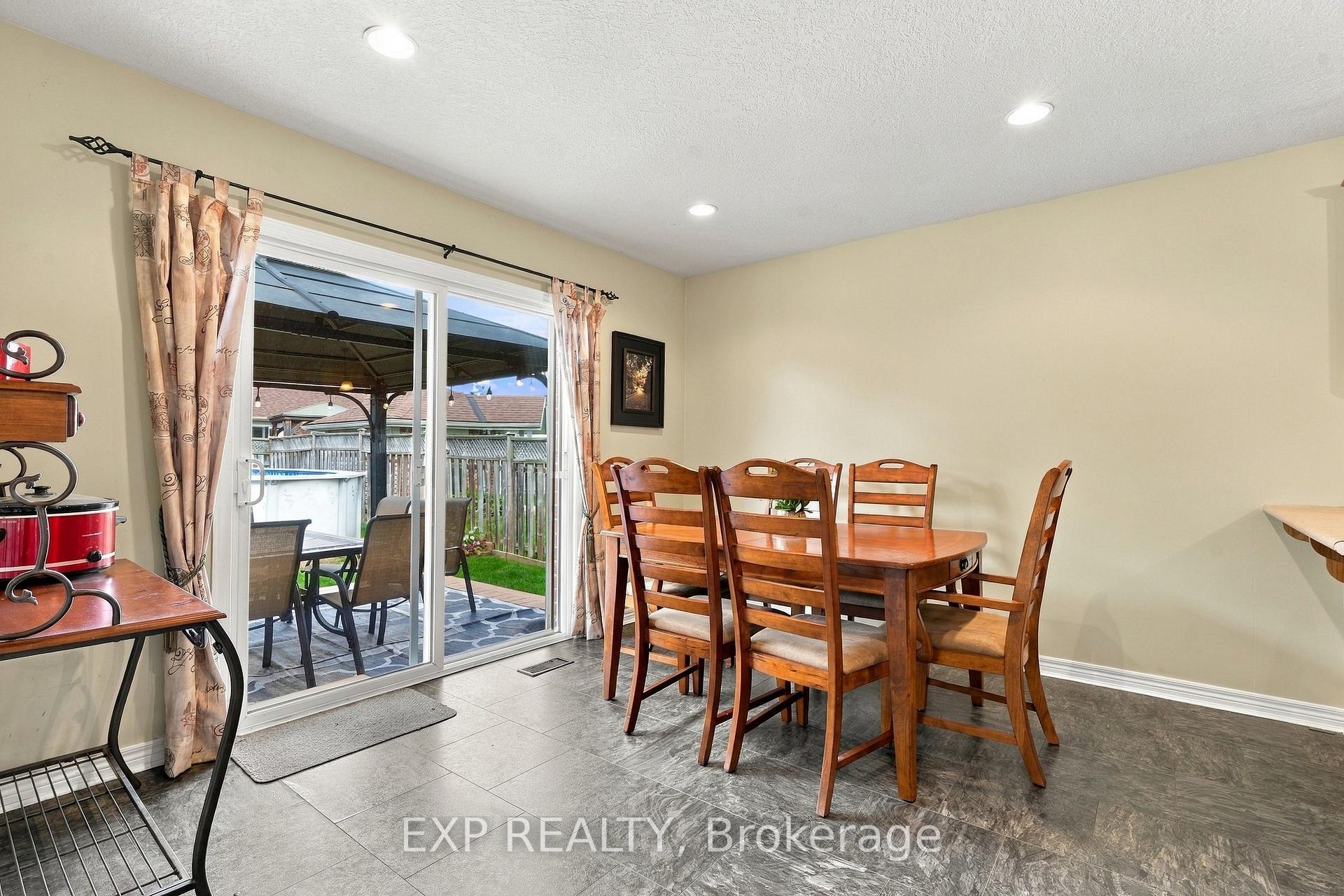 Photo 9 of 99 Stiefelmeyer Crescent, Wilmot, Baden — HOMEH
