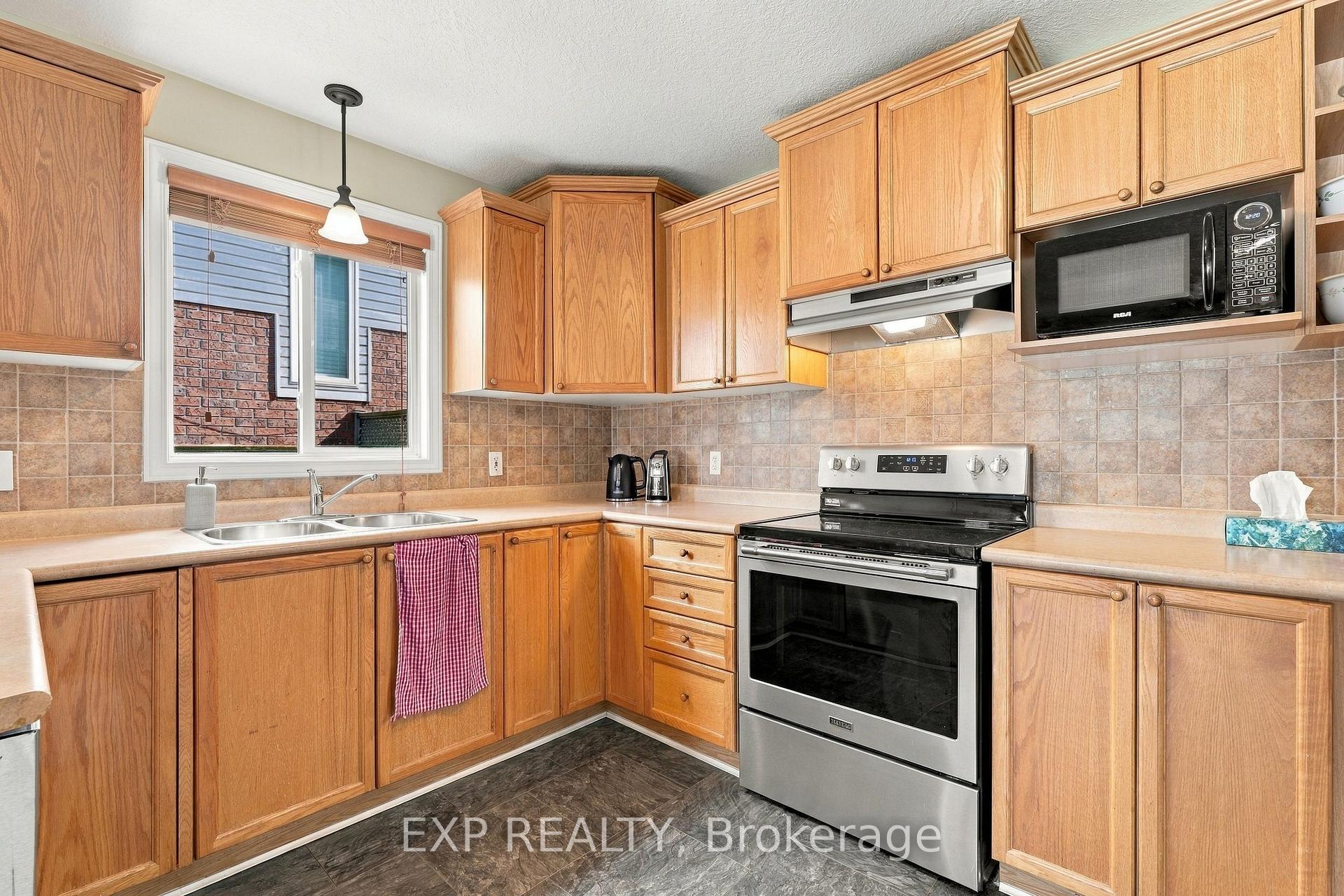 Photo 13 of 99 Stiefelmeyer Crescent, Wilmot, Baden — HOMEH