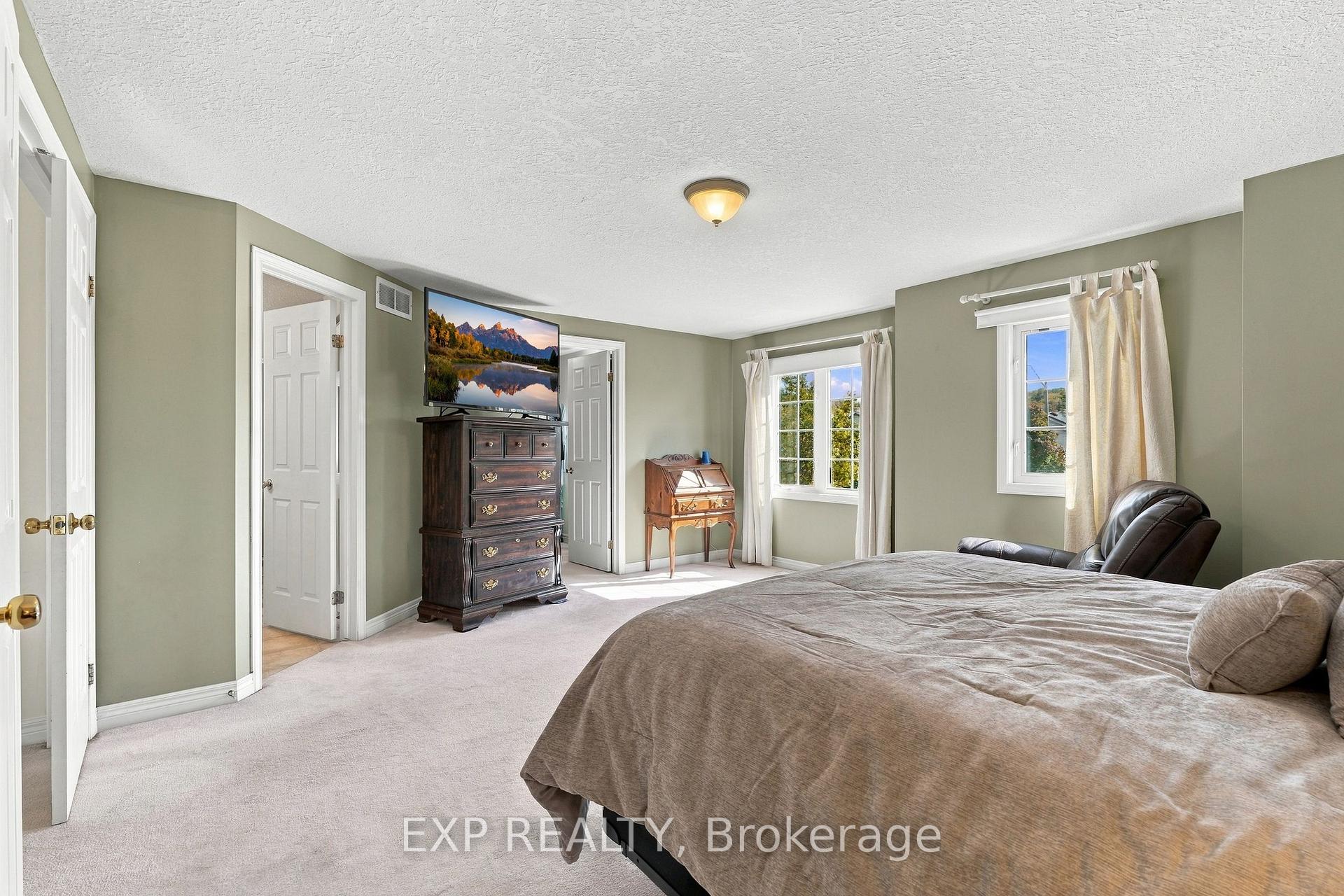 Photo 17 of 99 Stiefelmeyer Crescent, Wilmot, Baden — HOMEH