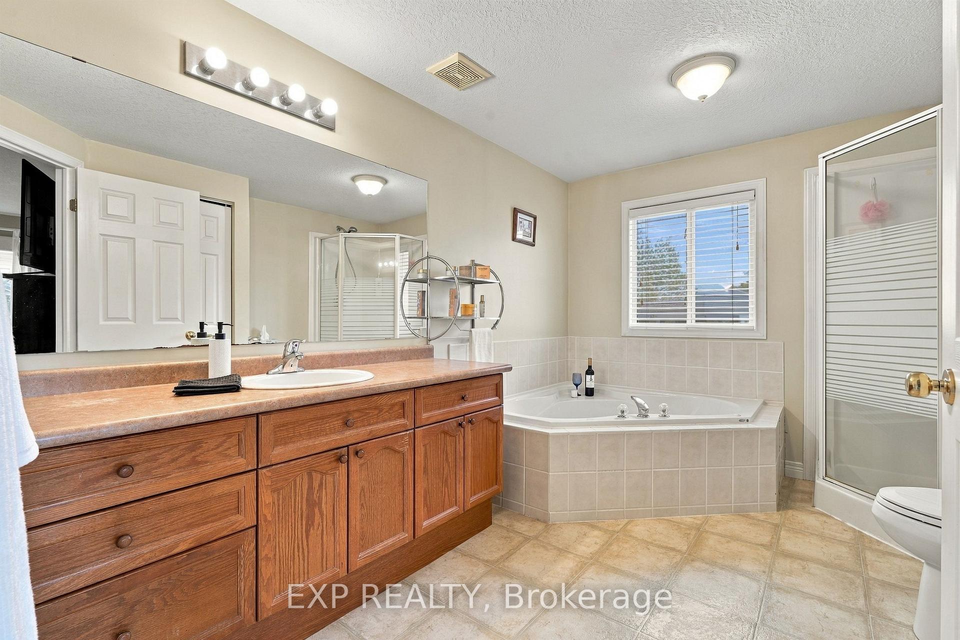 Photo 23 of 99 Stiefelmeyer Crescent, Wilmot, Baden — HOMEH