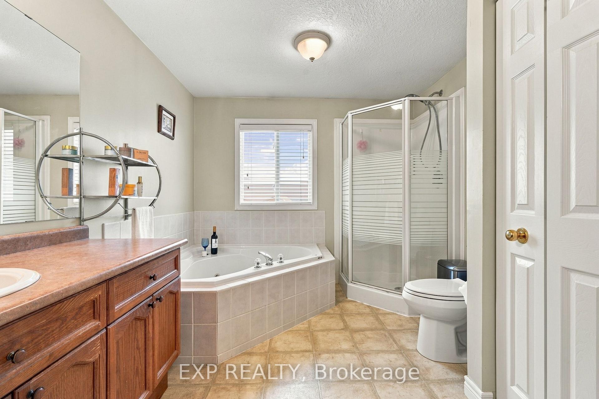 Photo 24 of 99 Stiefelmeyer Crescent, Wilmot, Baden — HOMEH