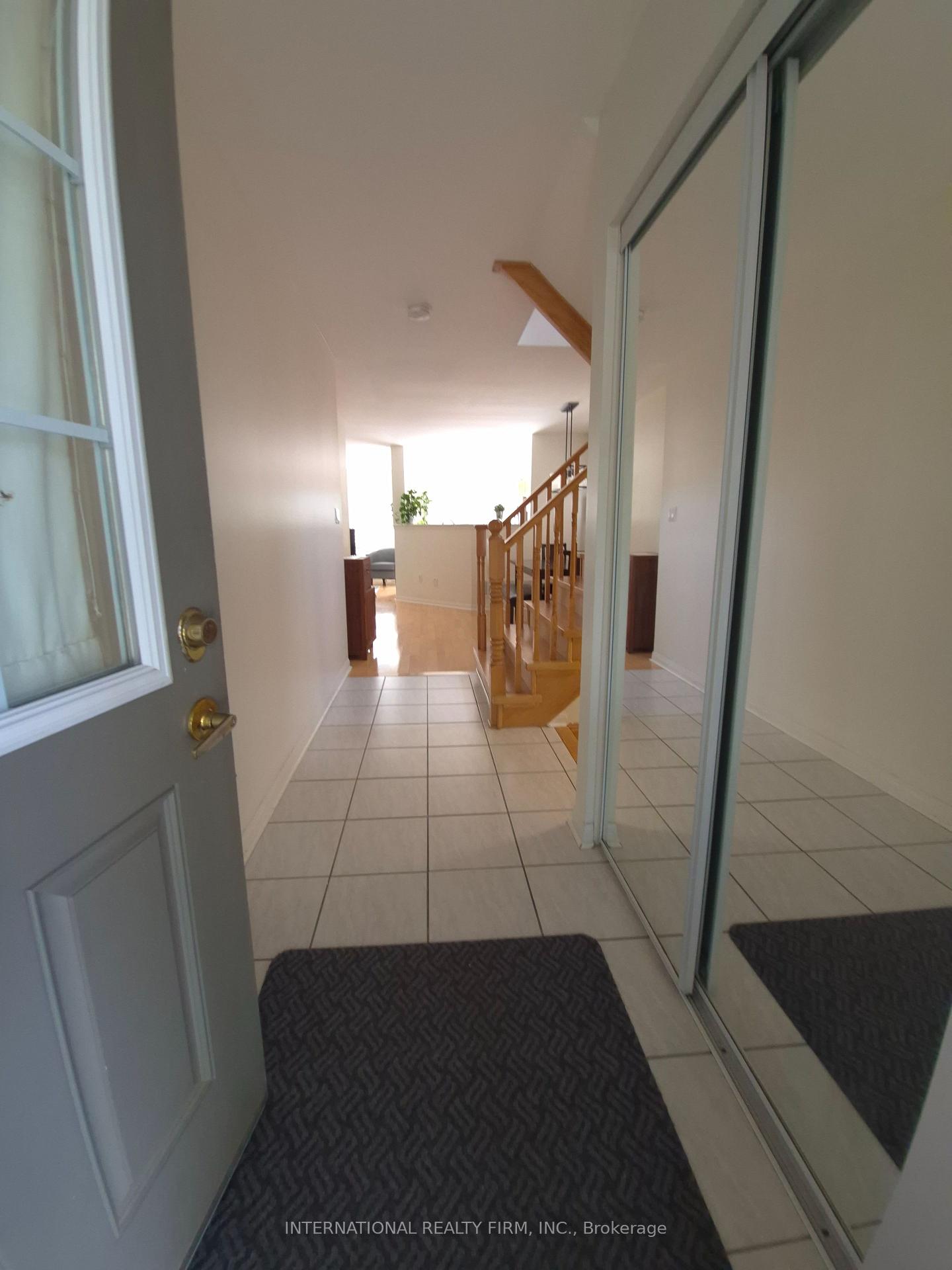 Photo 3 of 2588 Valleyridge Drive, Oakville, Bronte Creek — HOMEH